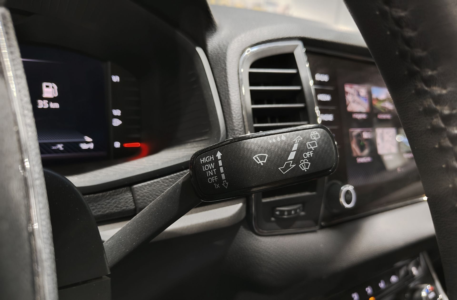Škoda Karoq 2.0 TDI Ambition 4x4 DSG - foto 25