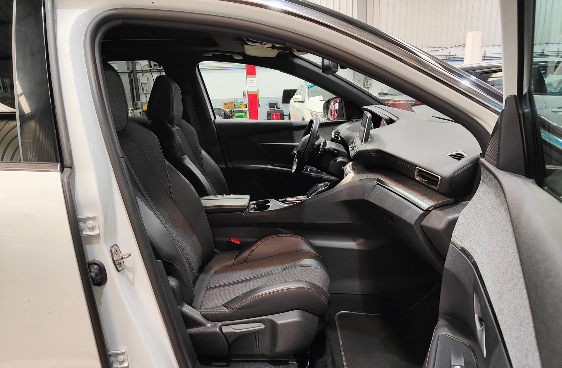 Peugeot 3008 THP 165 GT Line - foto 25