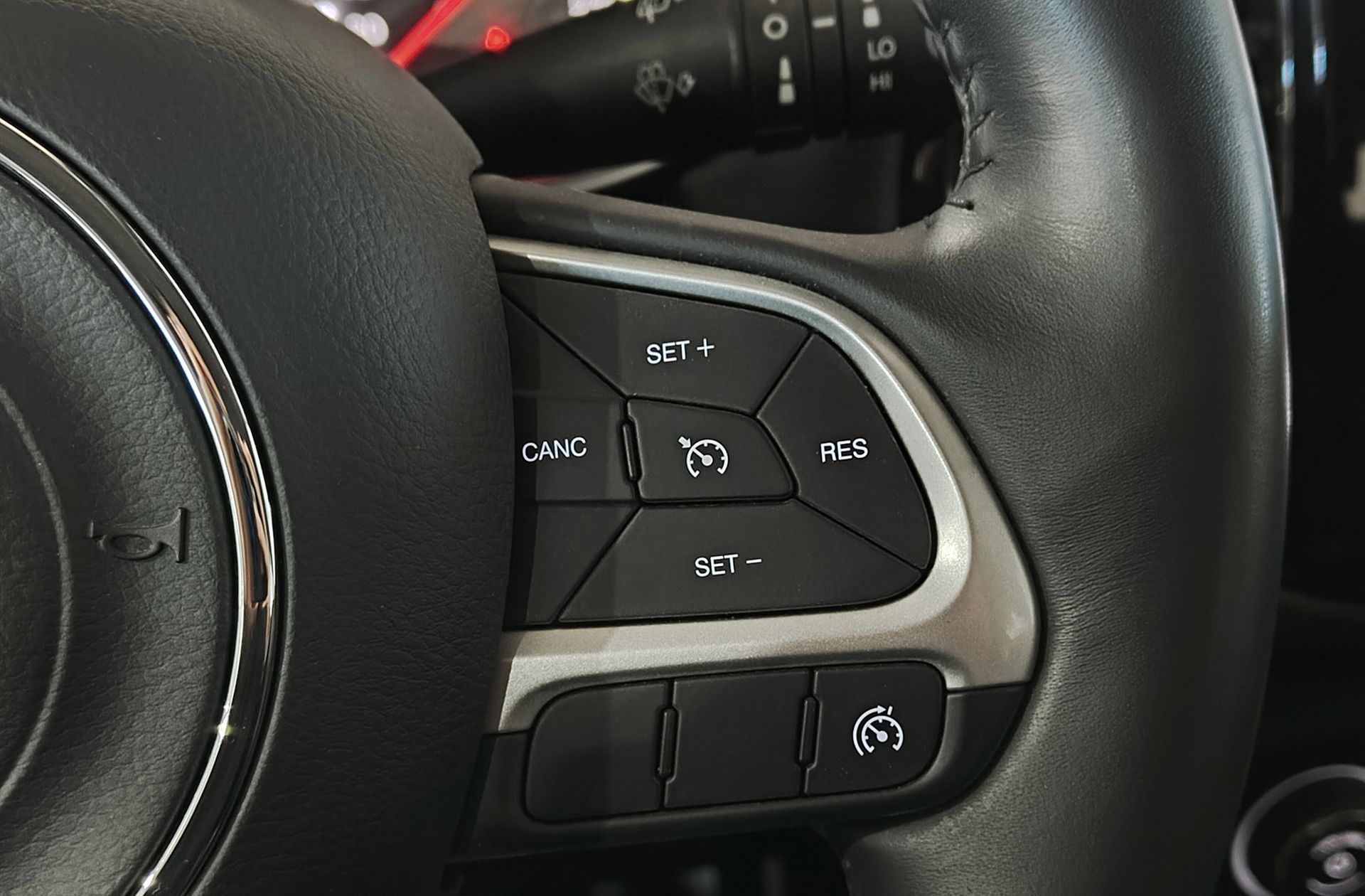 Jeep Compass 1.4 MultiAir Night Eagle 4x2 - foto 27