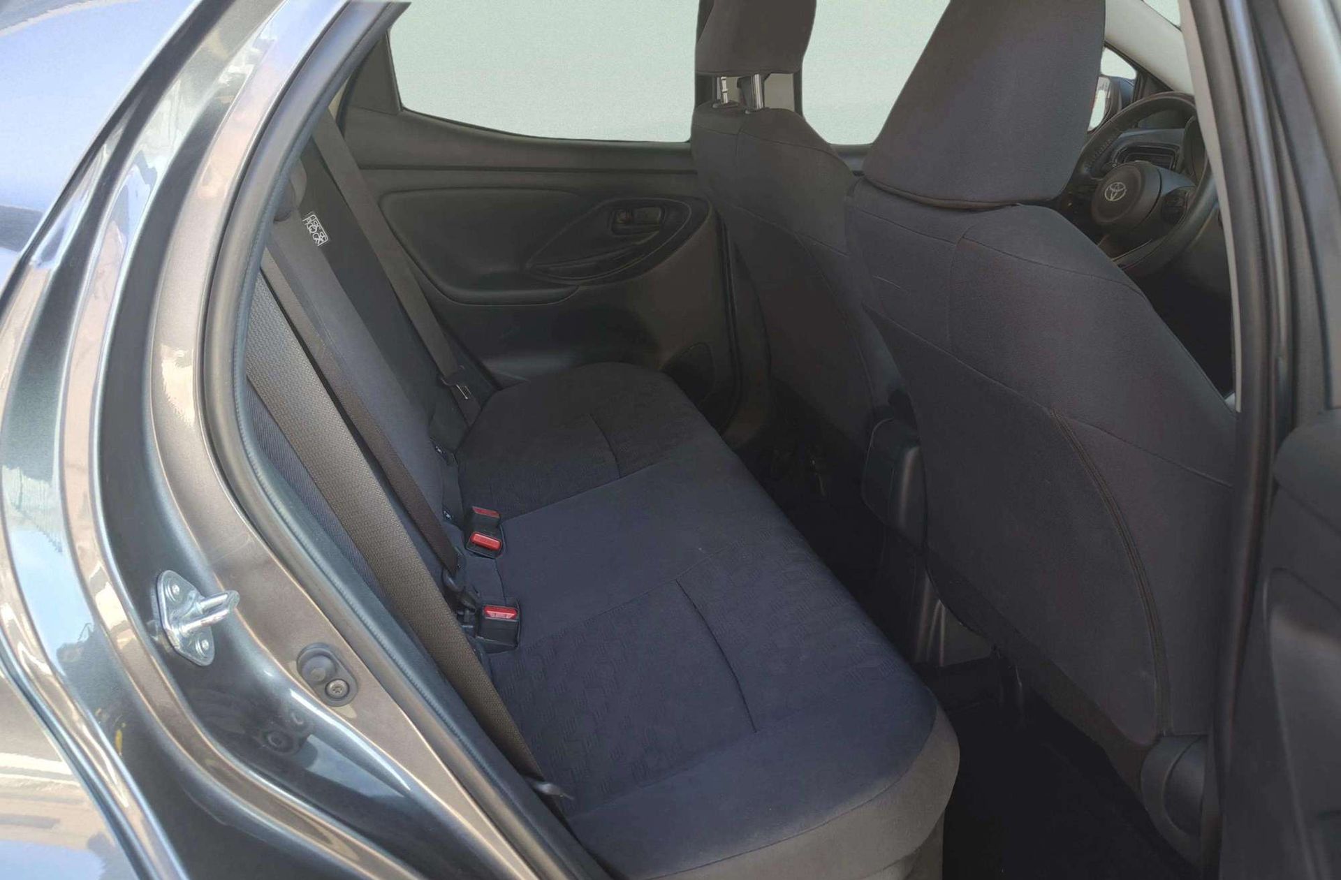 Toyota Yaris 120H Active Plus - foto 13