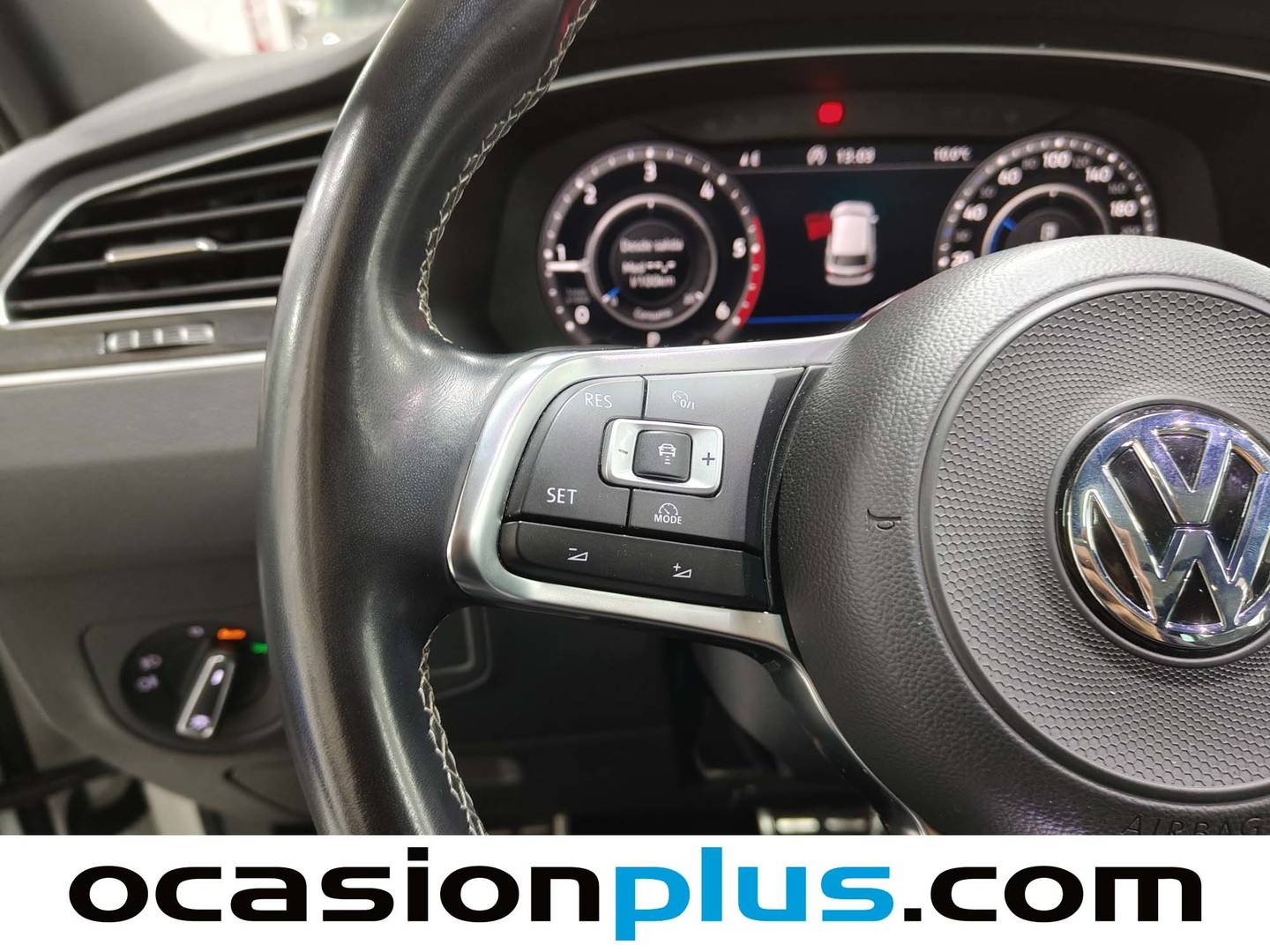 Foto Volkswagen Tiguan Volkswagen Tiguan Sport 2.0 TDI BMT 4Motion Pack R-line (240 CV) DSG