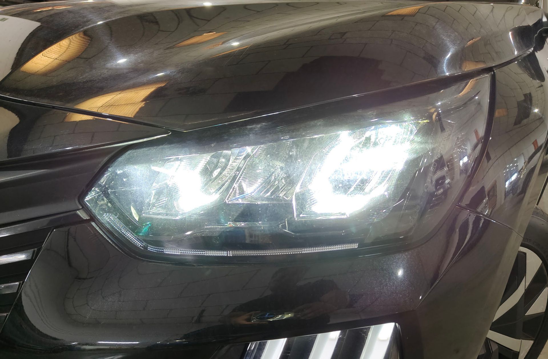 Peugeot 208 Style Hybrid 100 eDCS6 - foto 12