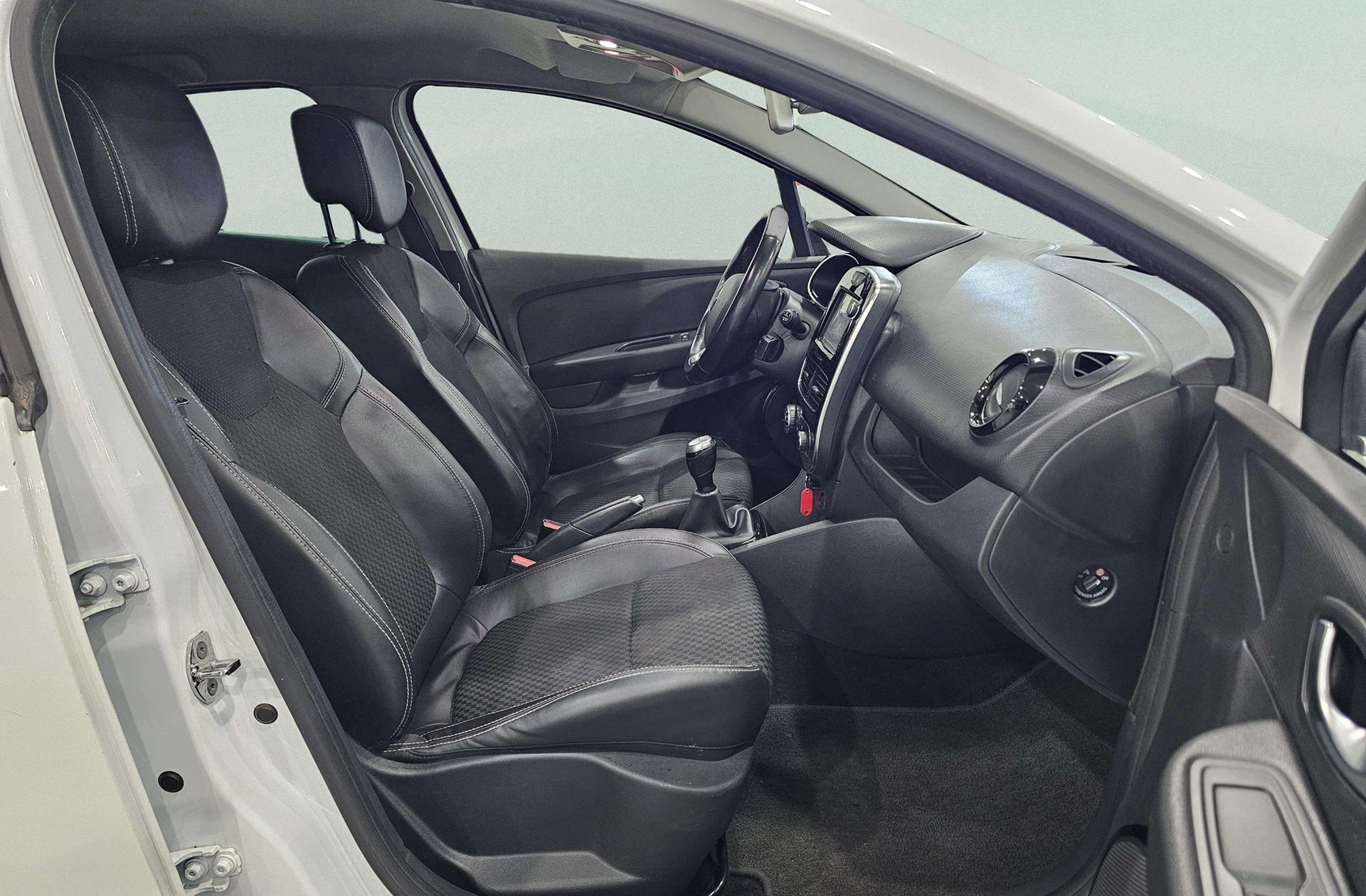 Renault Clio Zen TCe - foto 19