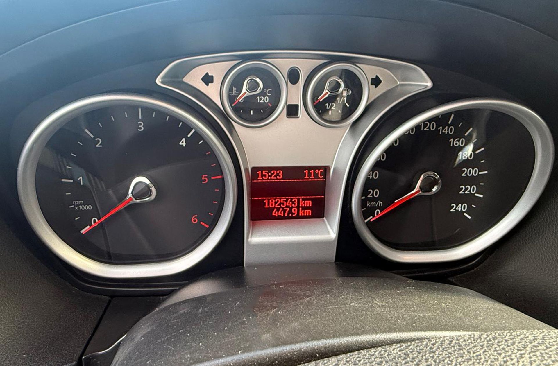 Ford Focus 1.6 TDCi Titanium - foto 16