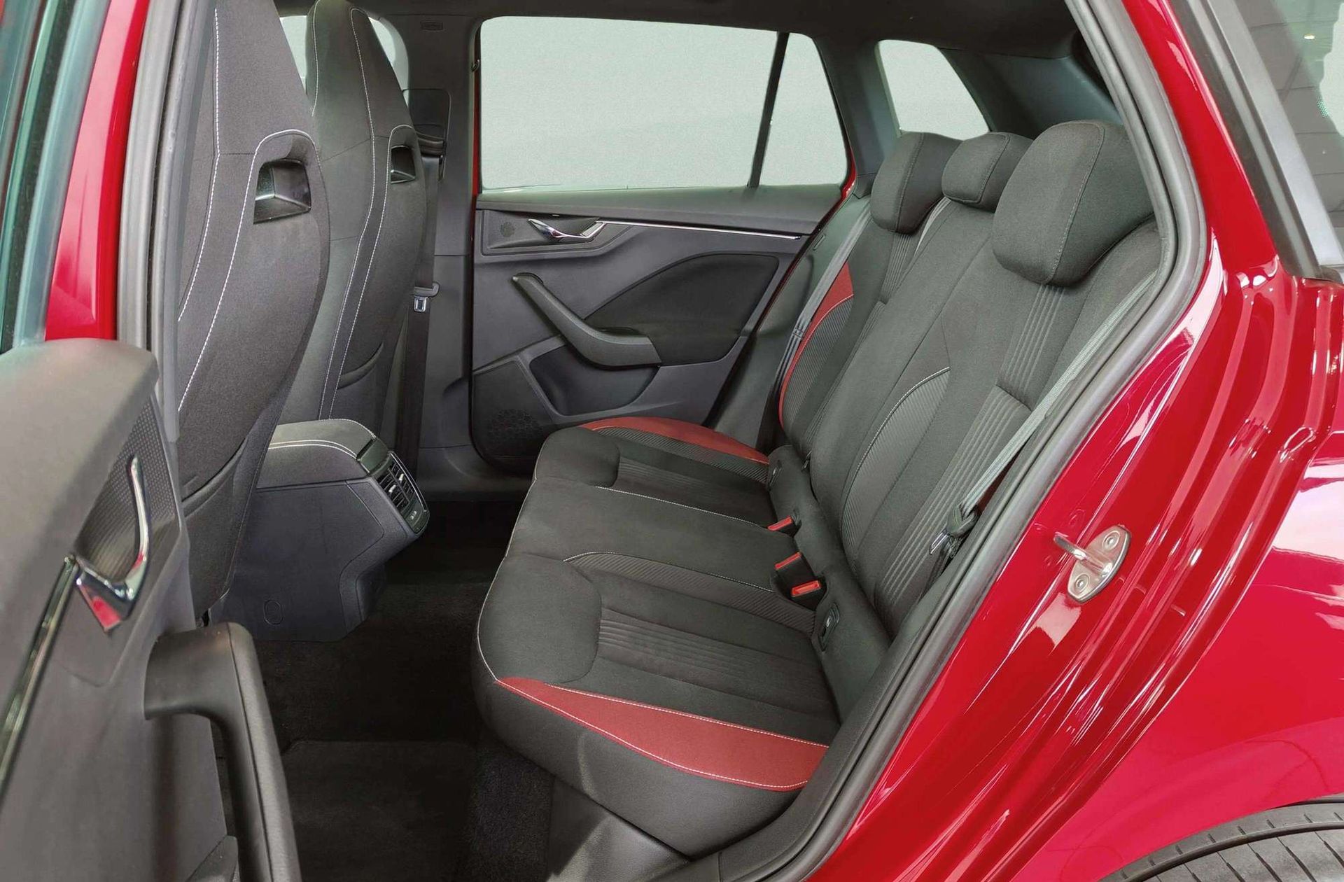 Škoda Kamiq 1.0 TSI Montecarlo DSG - foto 16