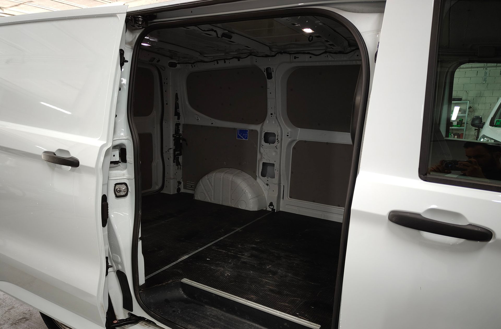 Volkswagen Transporter Furgon Batalla Corta TN 2.0 TDI - foto 18