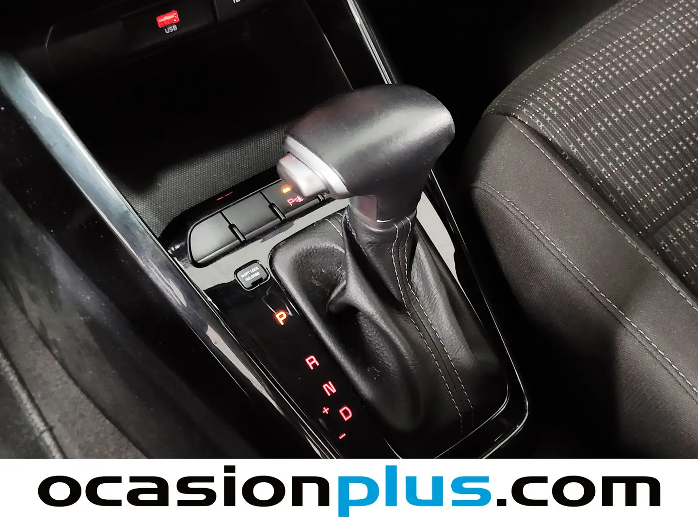 Foto KIA Stonic Kia Stonic 1.0 T-GDi MHEV Drive DCT (120 CV)