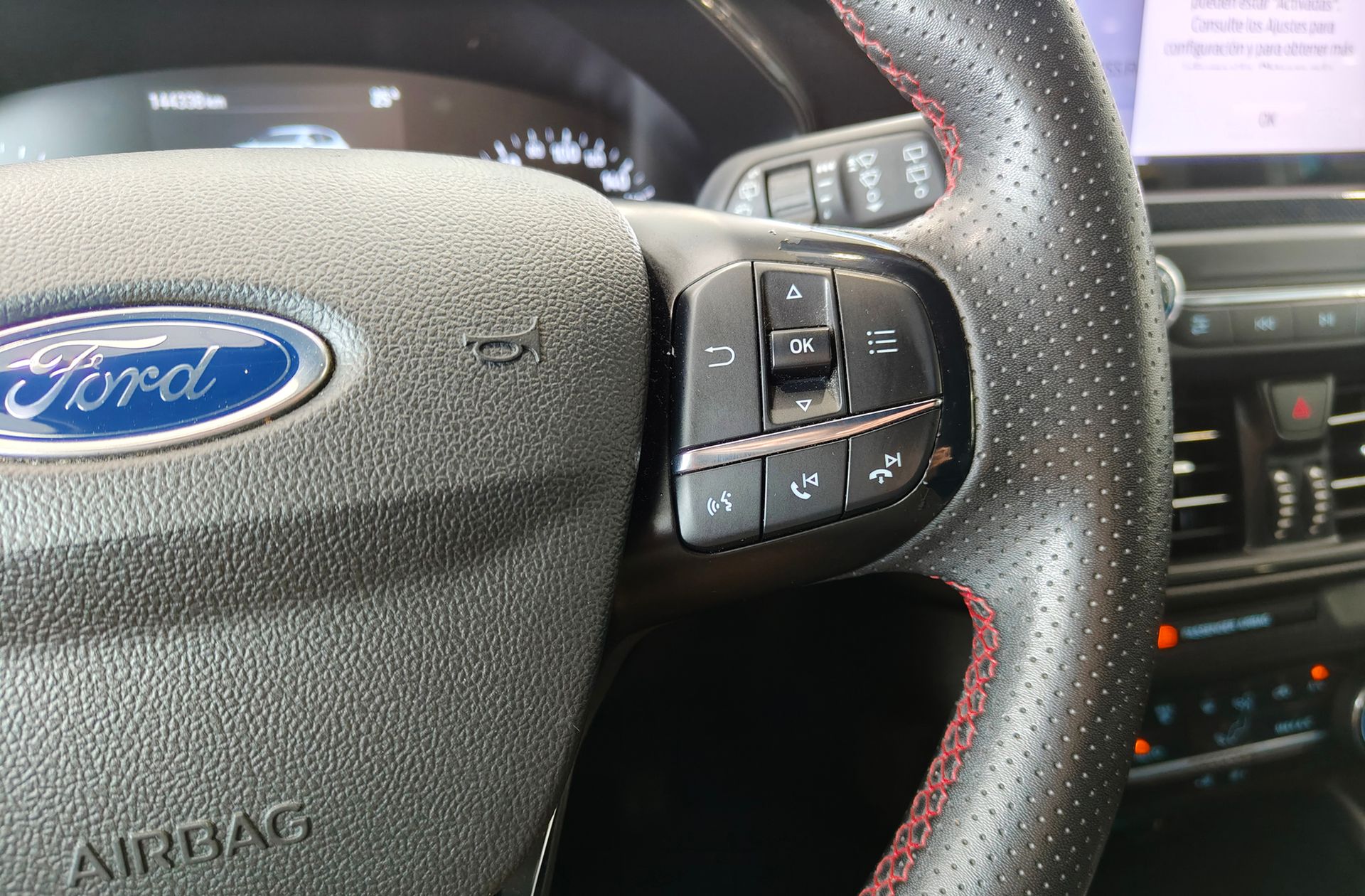 Ford Focus 1.0 EcoBoost MHEV ST-Line - foto 31