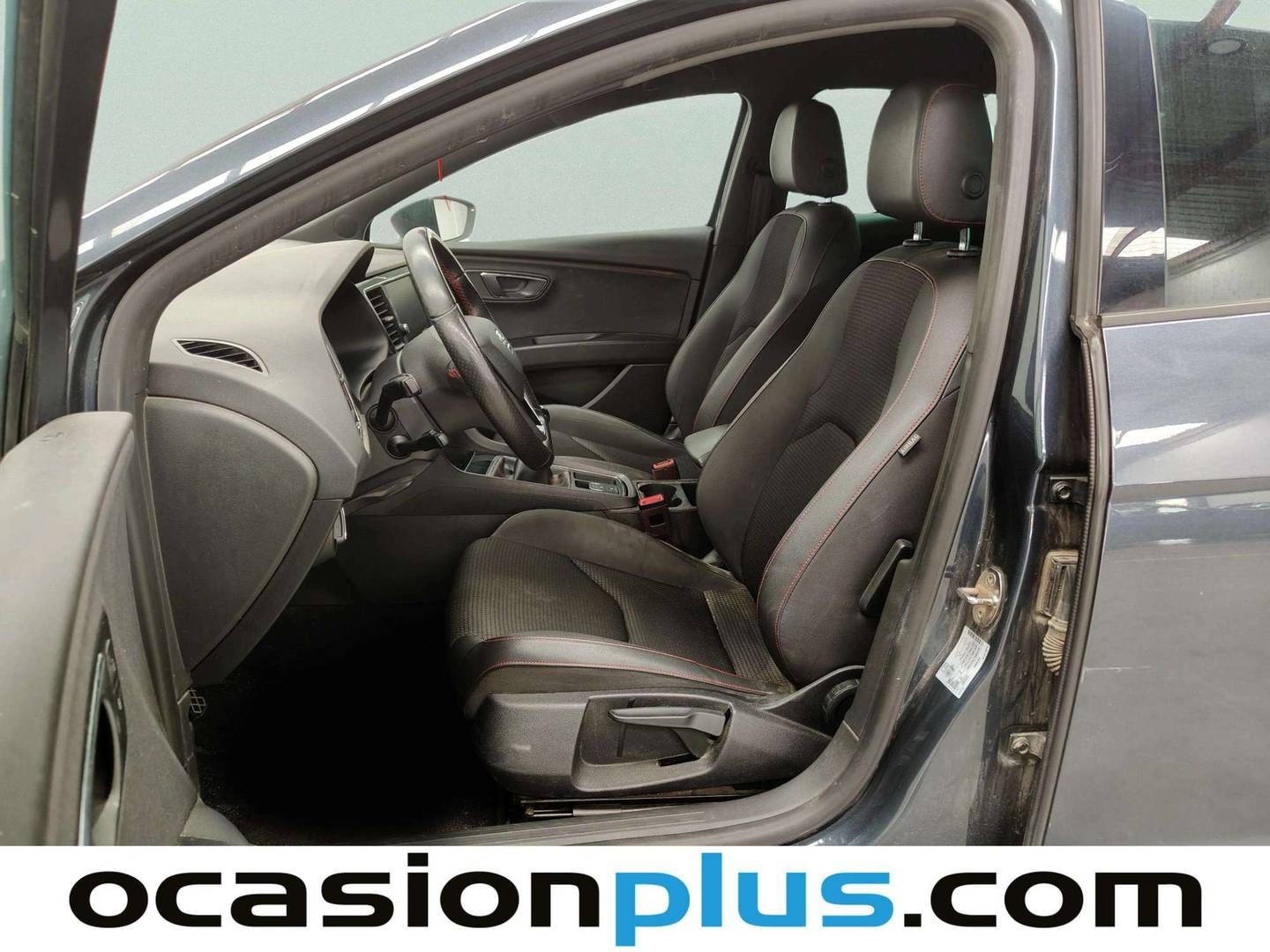 Foto asientos delanteros Seat León Seat León 1.5 TSI S&S FR Black Edition (150 CV)