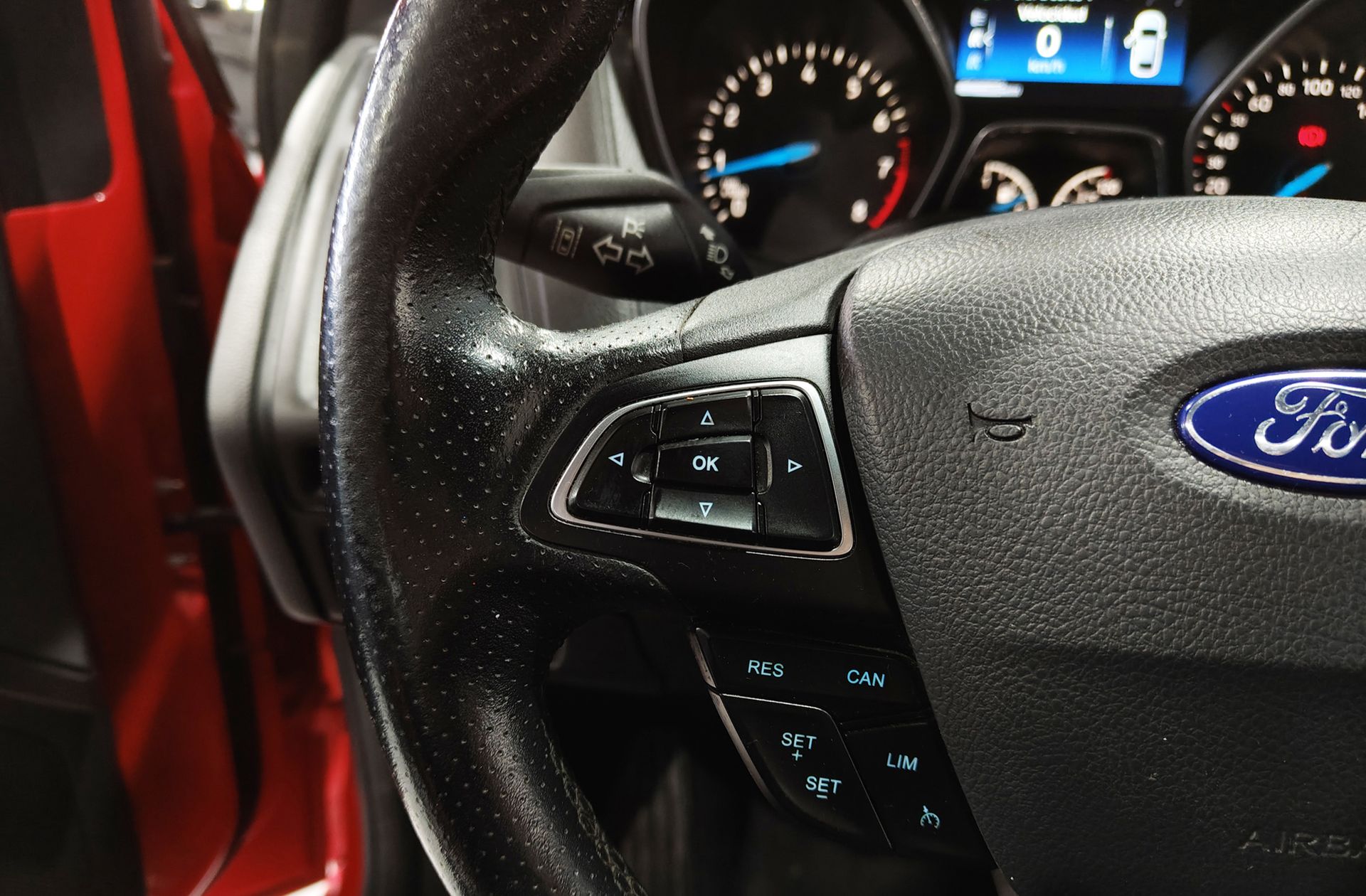 Ford Focus 1.0 EcoBoost ST-Line - foto 26