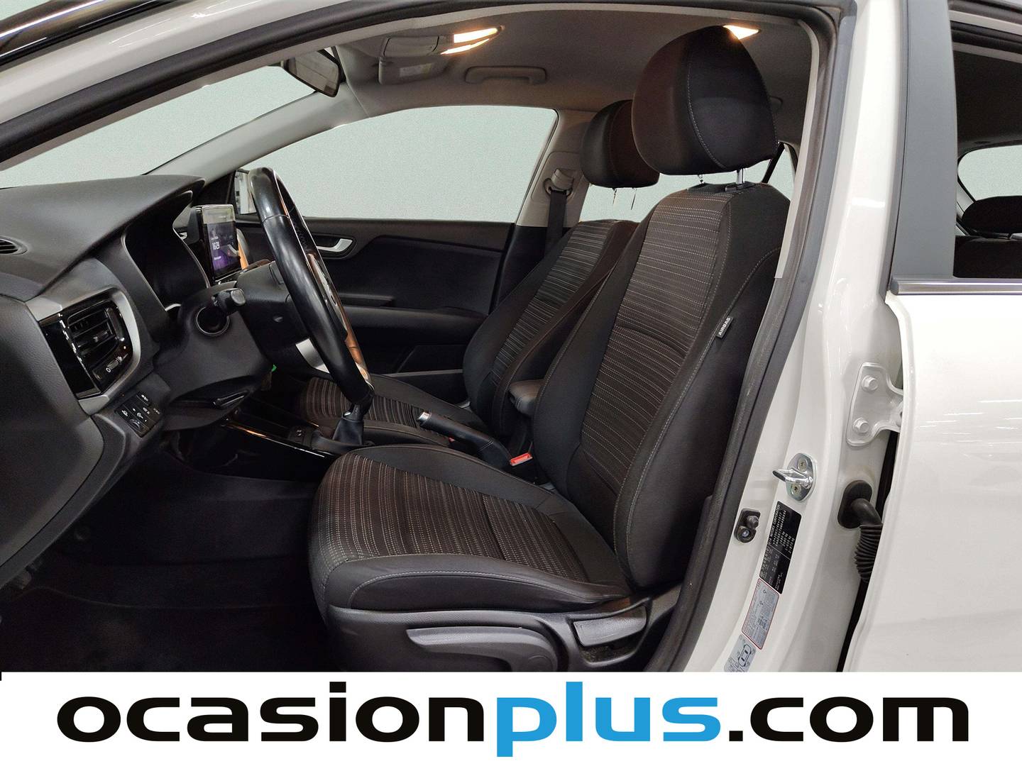Foto asientos delanteros KIA Stonic KIA Stonic 1.0 T-GDi MHEV Drive iMT (120 CV)