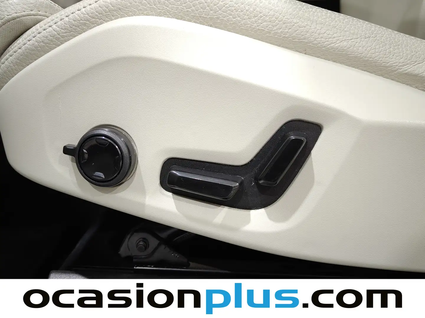 Foto Volvo XC60 Volvo XC60 B4 D Plus Bright AWD Auto (197 CV)