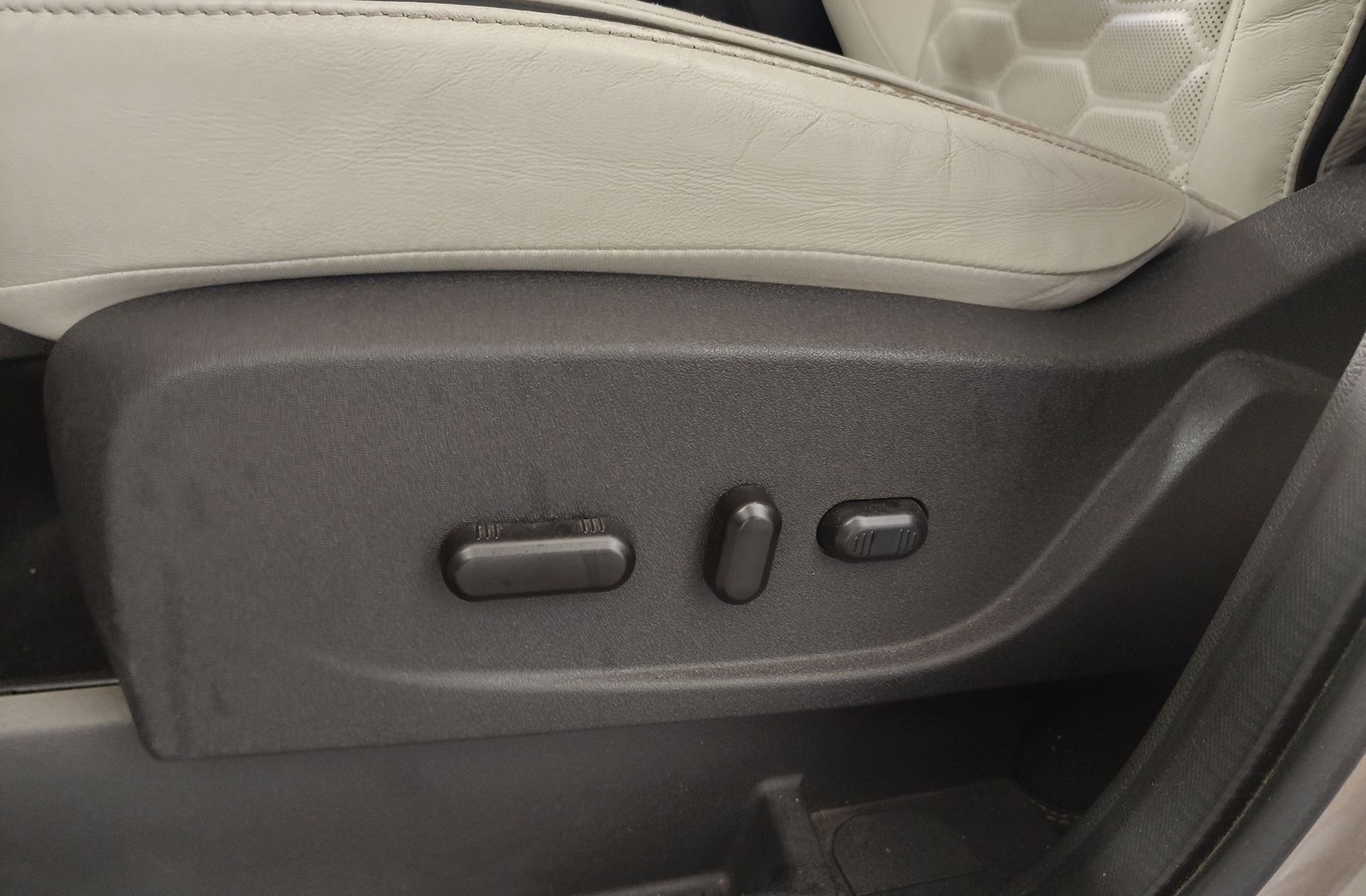 Ford Kuga 2.0 TDCi Vignale 4x4 Powershift - foto 10