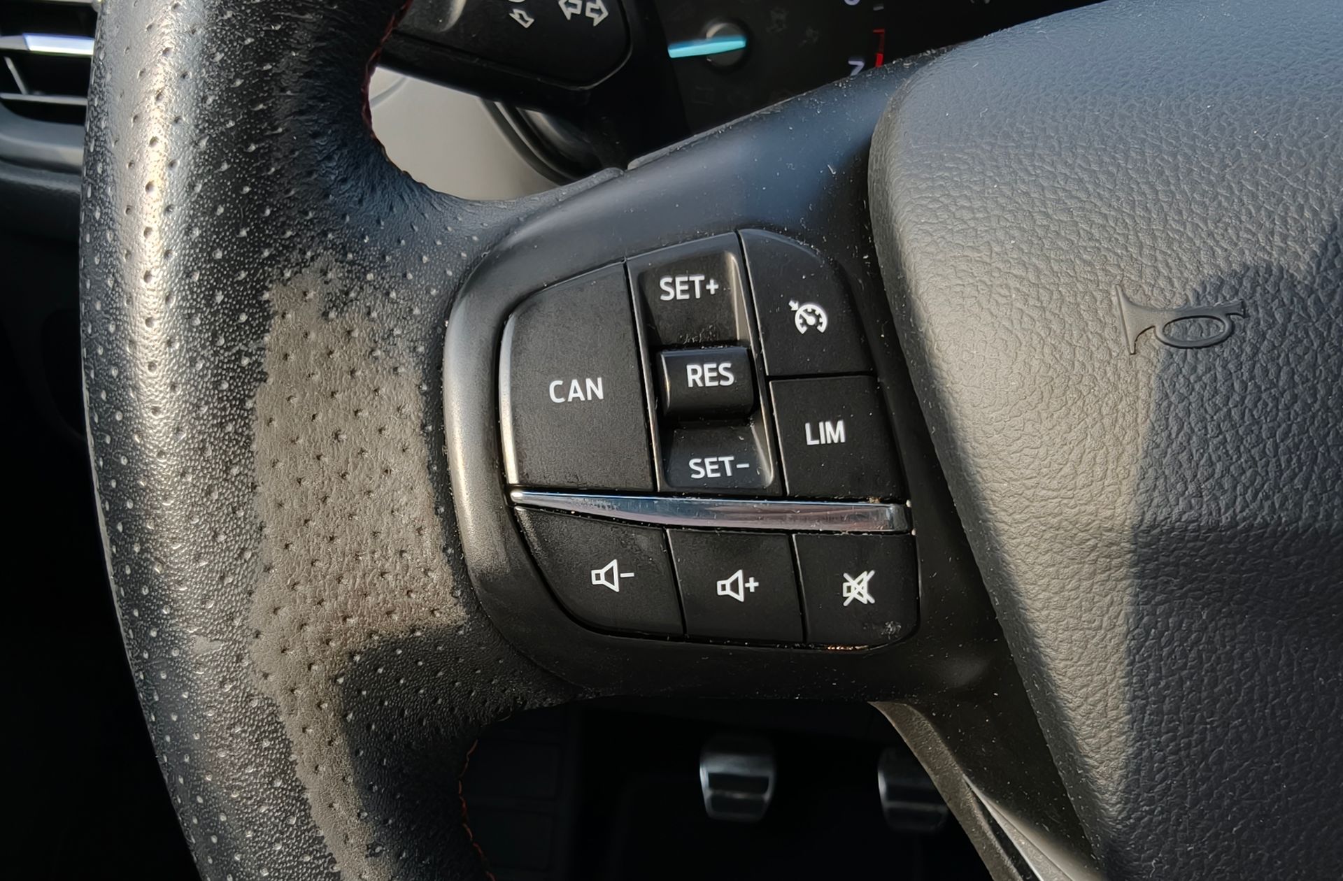 Ford Focus 1.0 EcoBoost ST-Line - foto 27