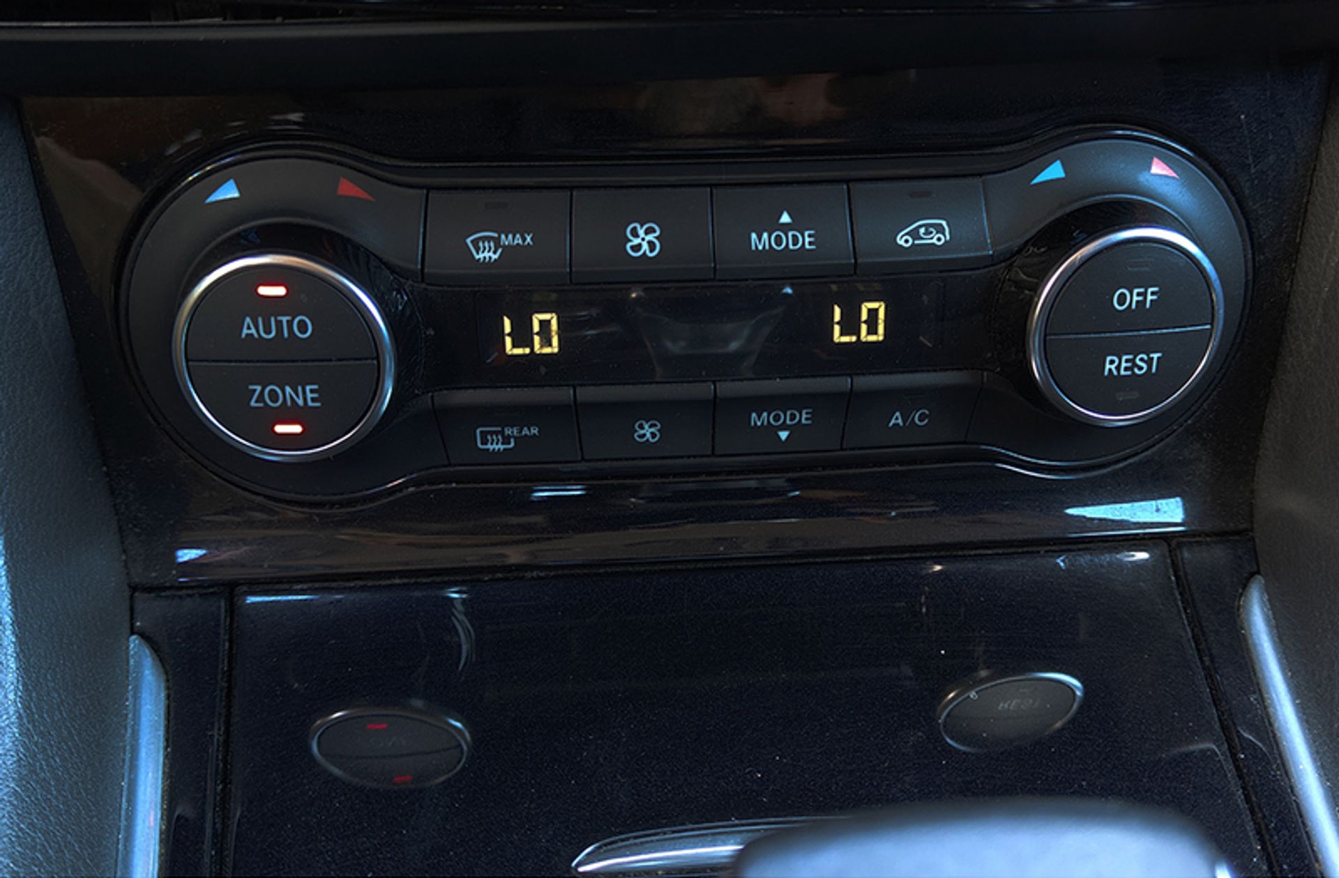 Infiniti Q30 2.2D Premium 7DCT - foto 31