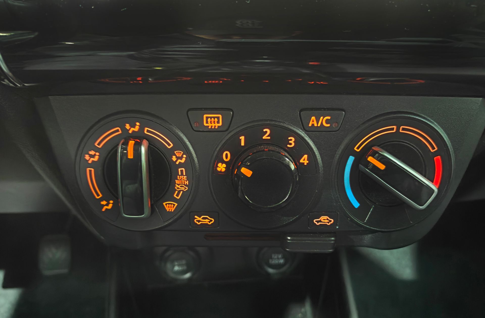 Suzuki Swift 1.2 GLE Mild Hybrid - foto 24