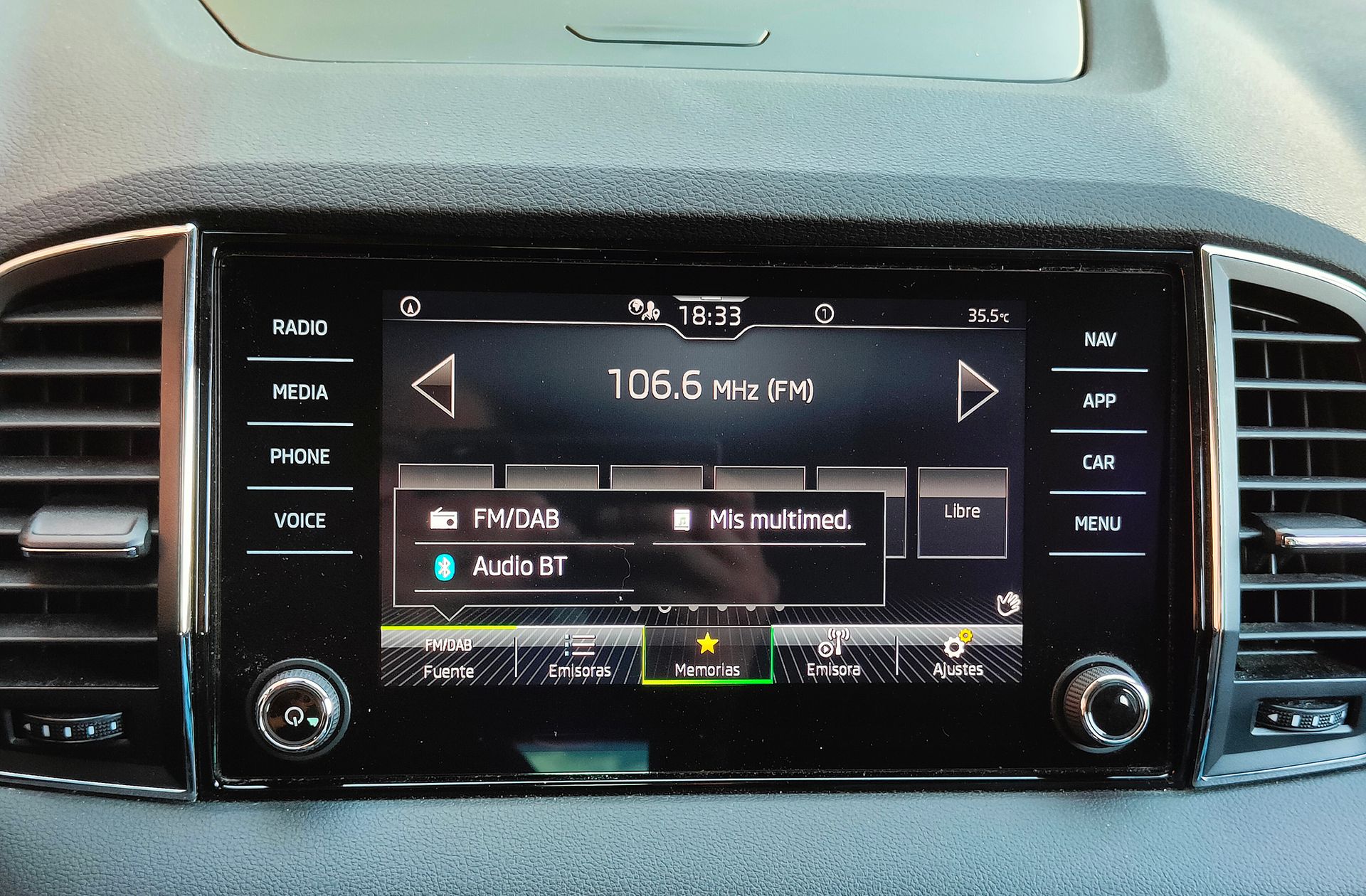 Škoda Karoq 1.5 TSI ACT Ambition DSG - foto 36