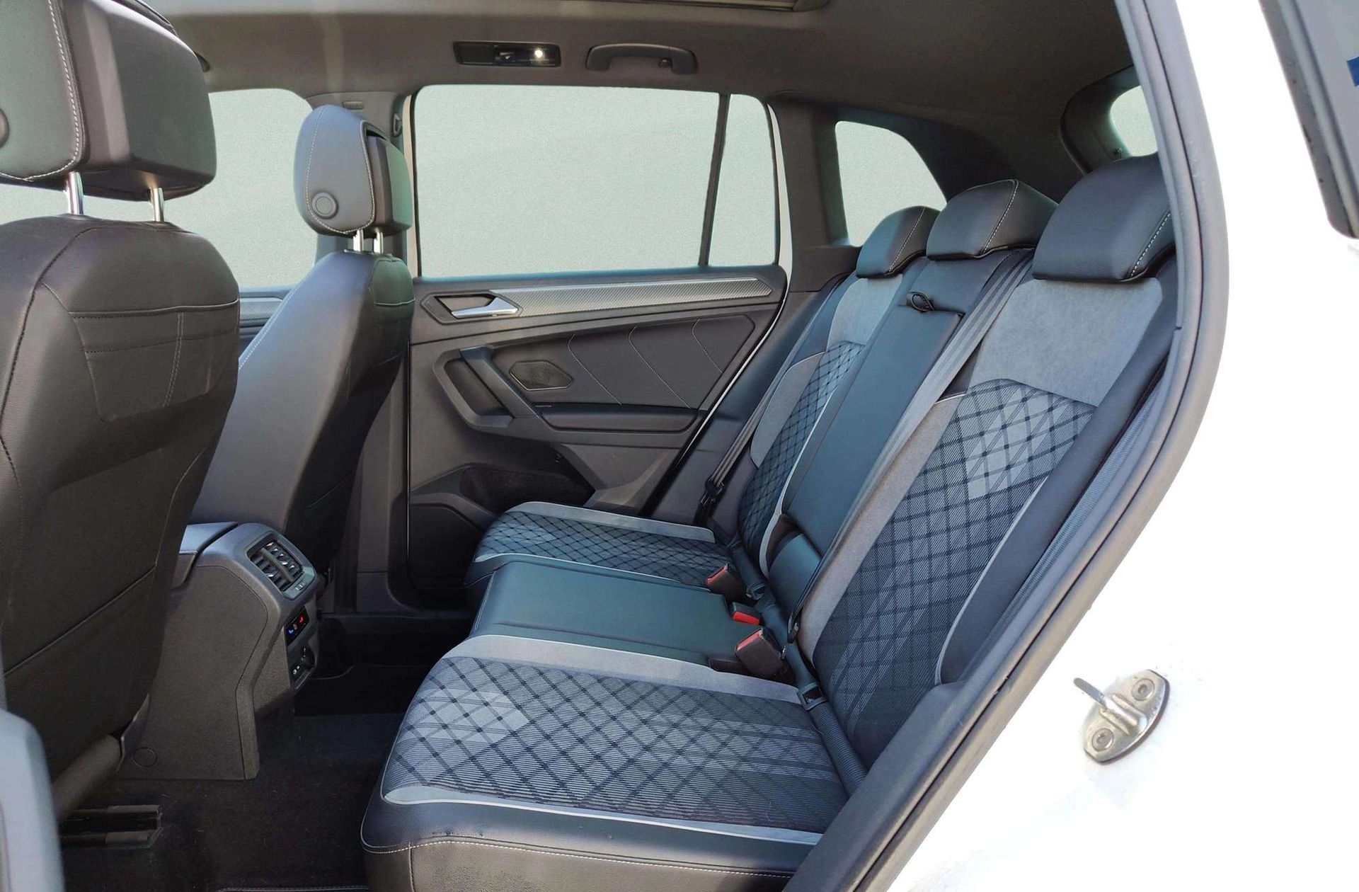 Volkswagen Tiguan R-Line 2.0 TDI DSG - foto 21