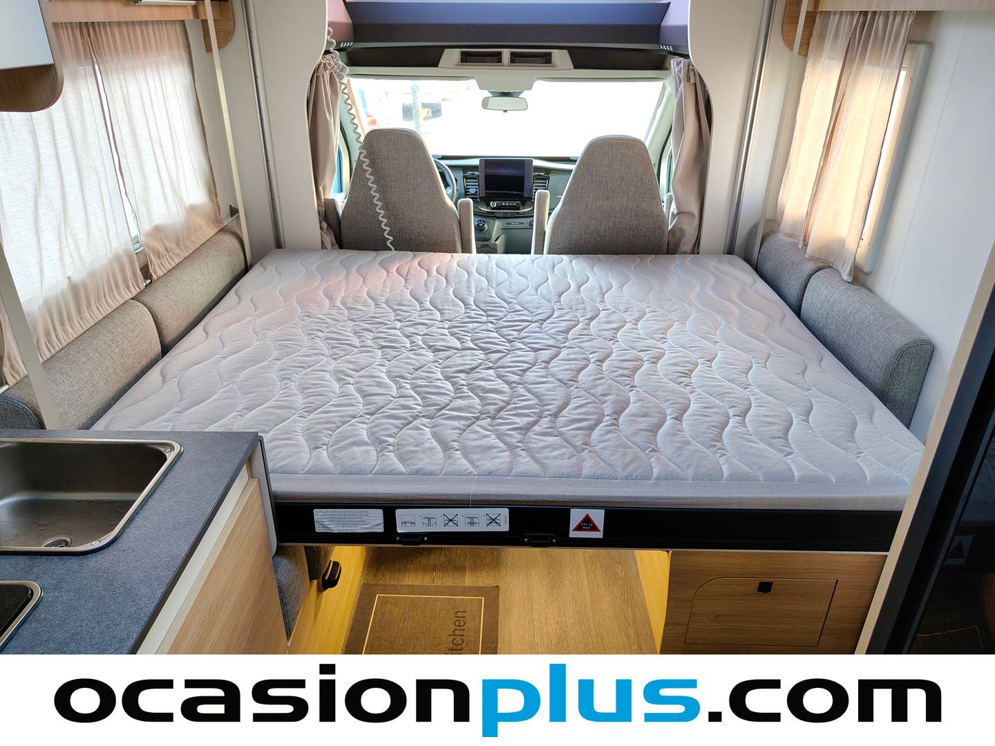 Extras y acabados del Challenger 380 D Challenger 380 D D Break Edition (131 CV) 4 Plazas