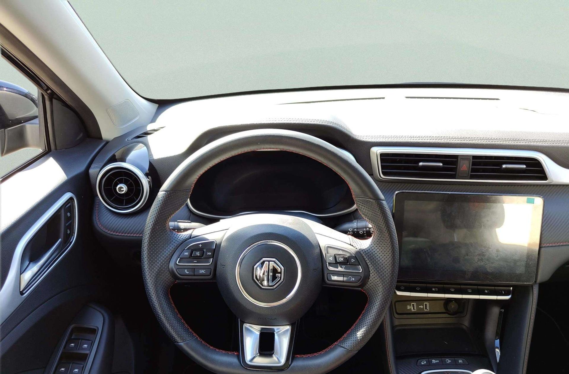 MG ZS 1.0T Luxury - foto 19