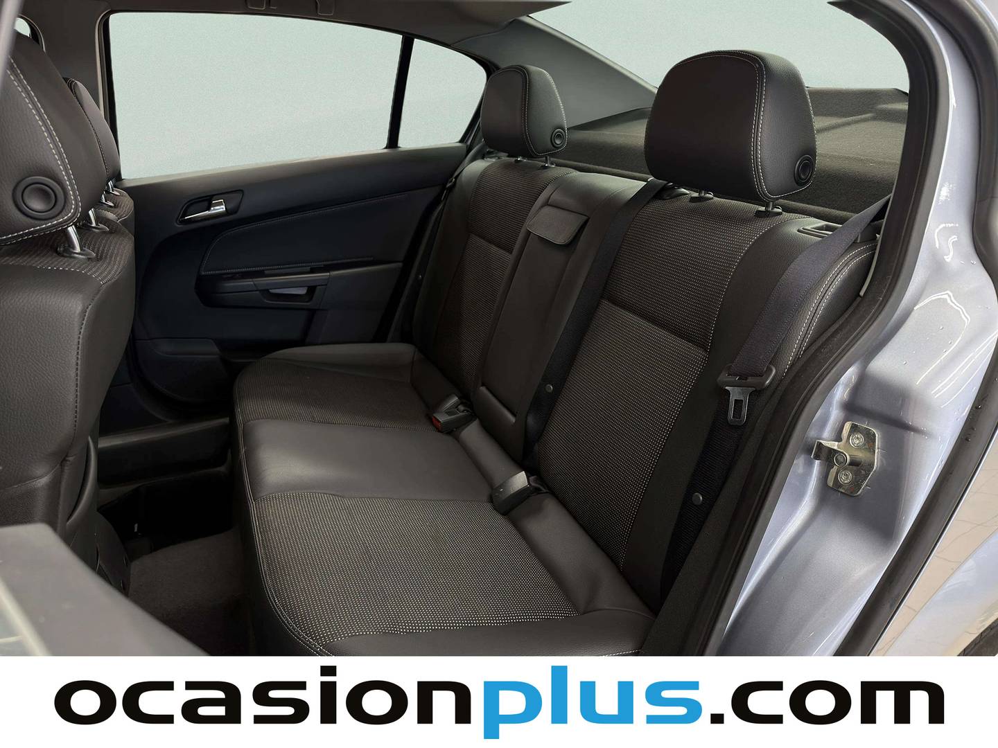 Foto asientos traseros Opel Astra Opel Astra 1.7CDTi Edition (100 CV)
