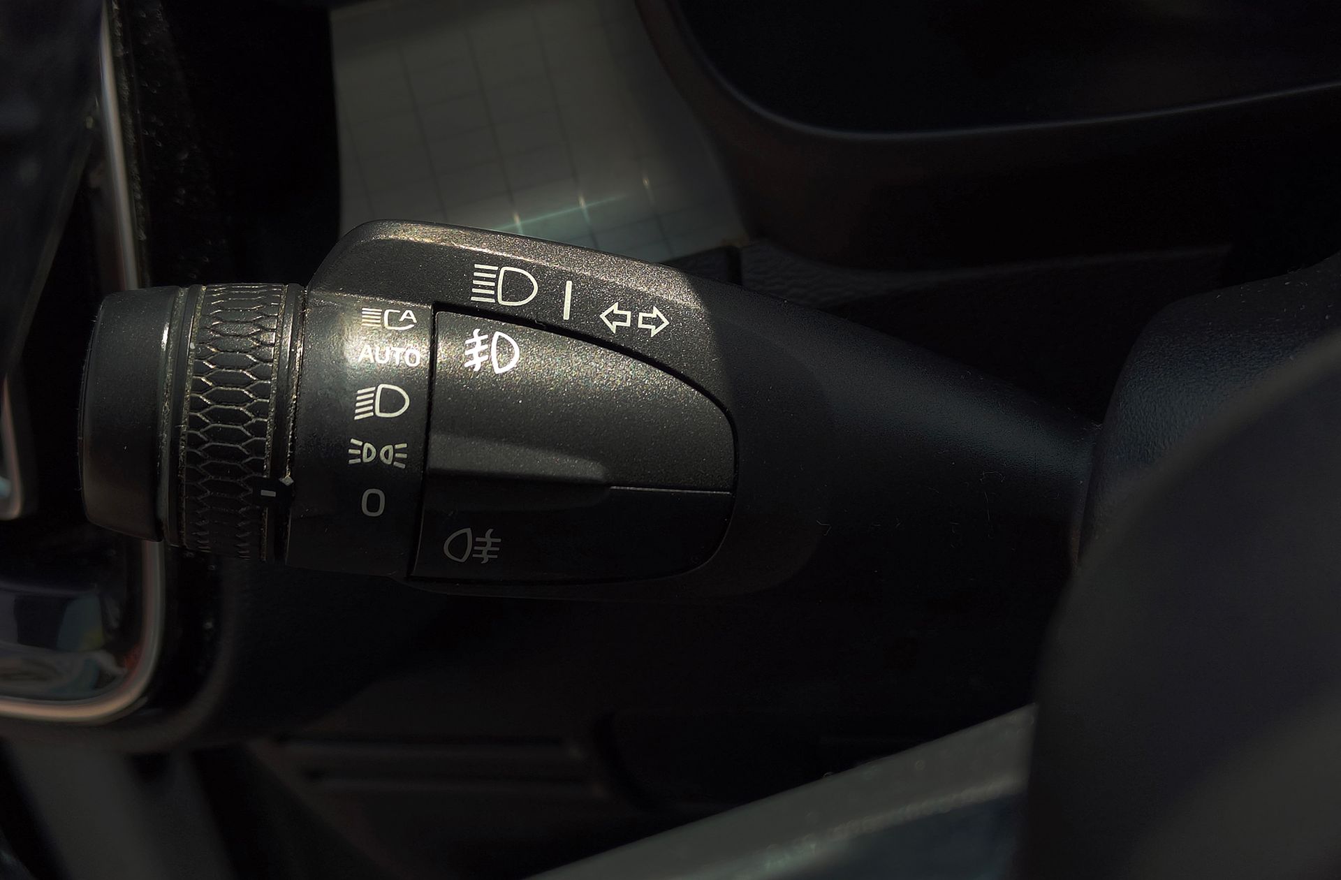 Volvo XC40 B3 Gasolina Mild hybrid Plus Dark - foto 37