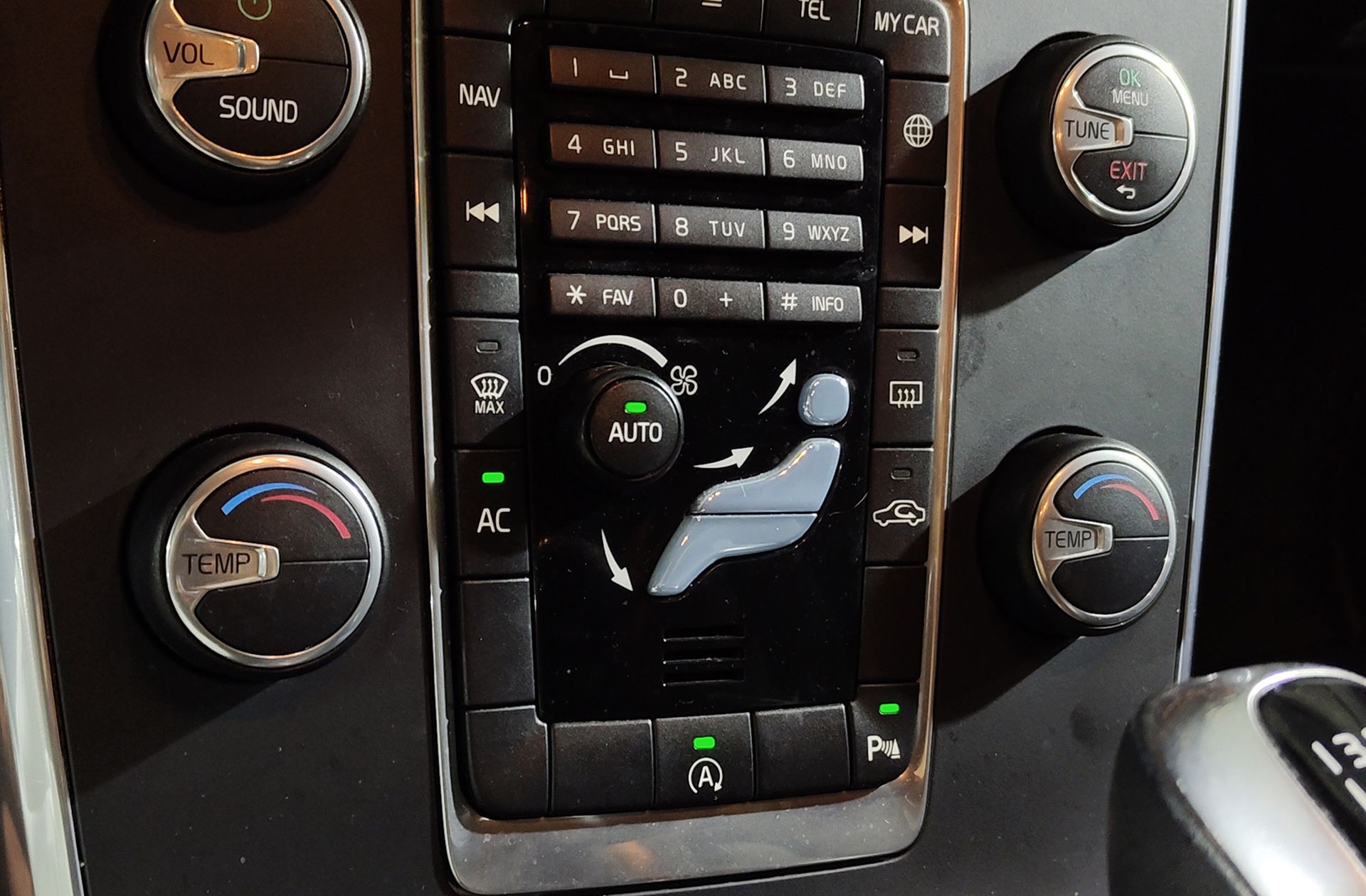 Volvo V60 Cross Country D3 Kinetic - foto 29