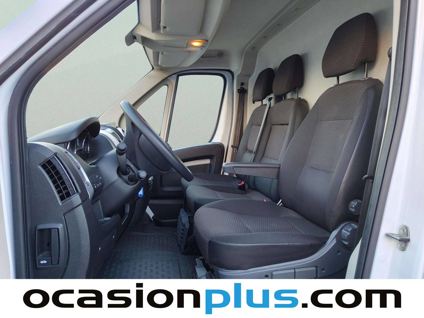 Foto Peugeot Boxer Peugeot Boxer Furgon BlueHDi 140 S&S 335 L3H2 (140 CV)