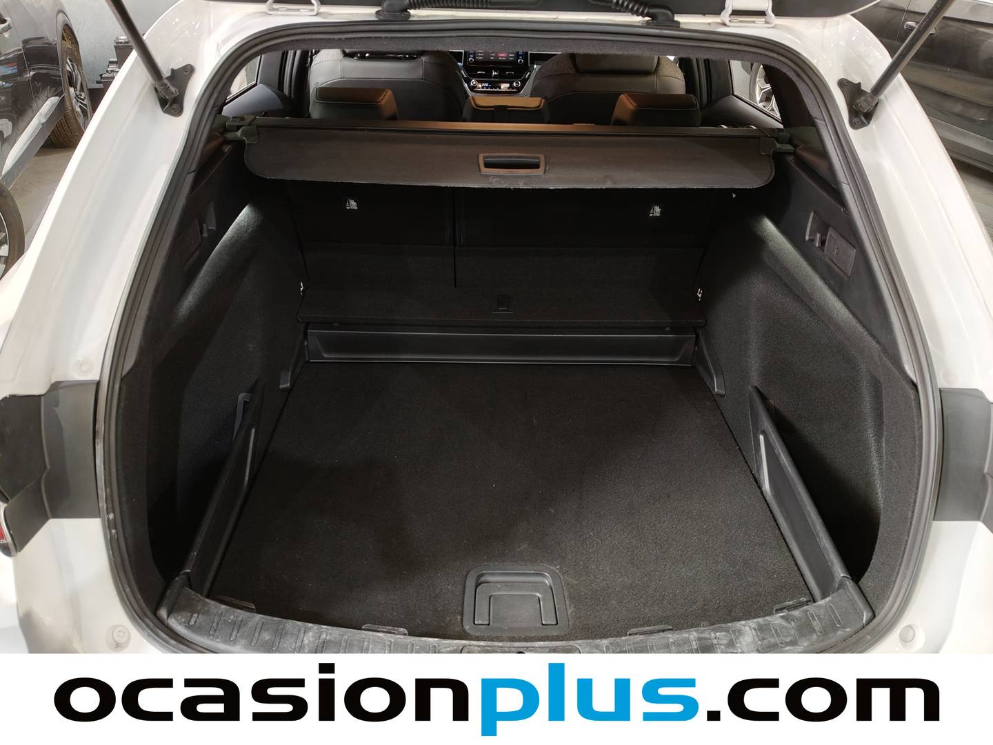 Foto asientos delanteros Toyota Corolla Toyota Corolla Touring Sport 125H Style E-CVT (122 CV)