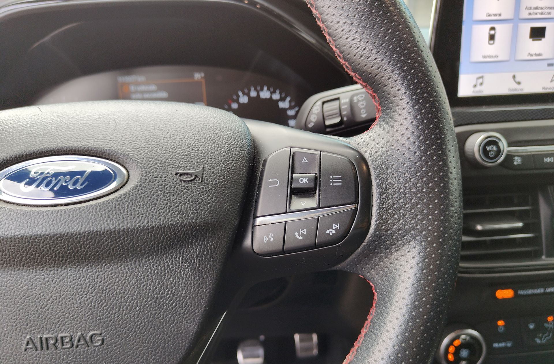Ford Focus 1.5 EcoBoost ST-Line - foto 28