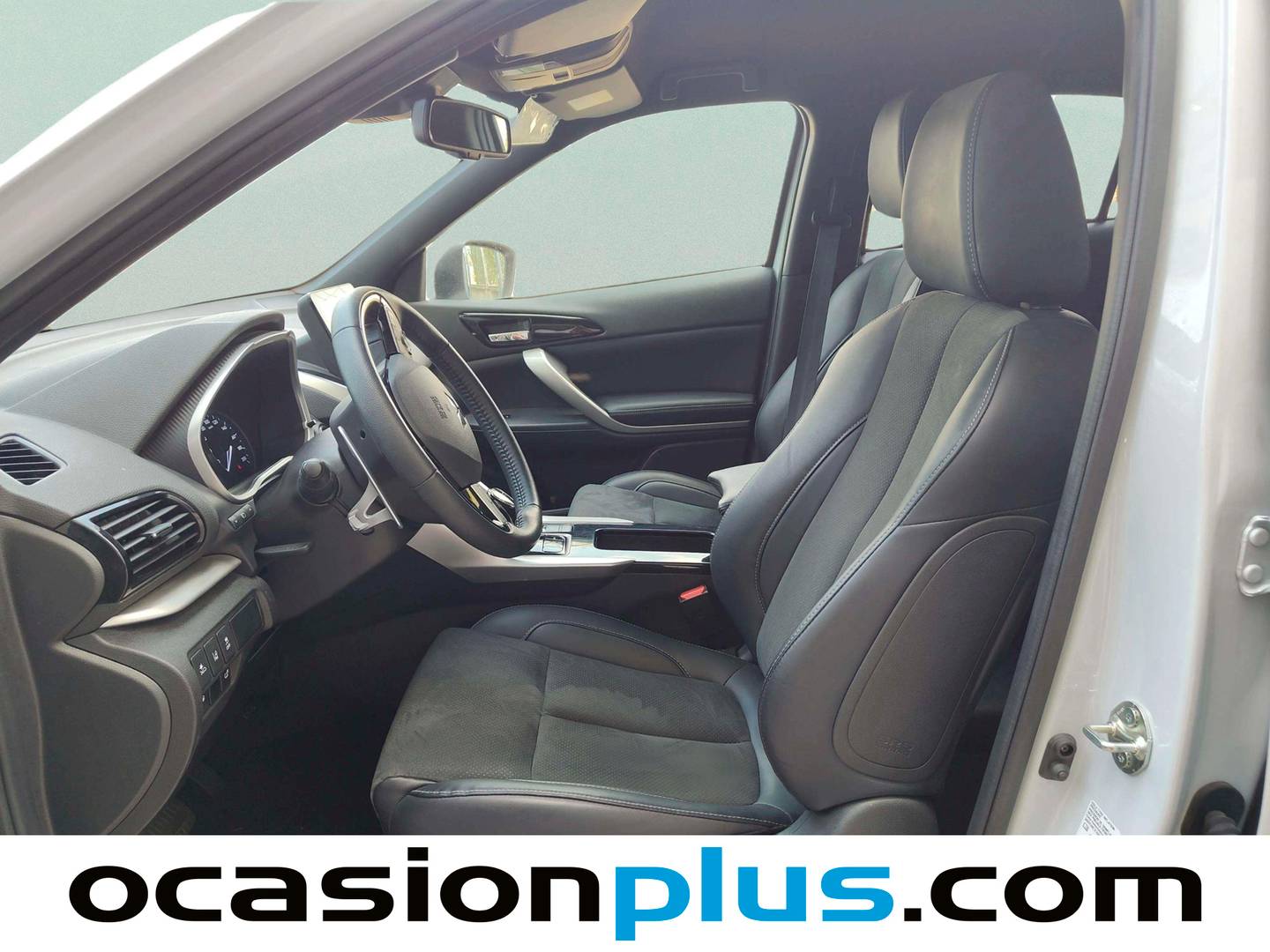 Foto asientos delanteros Mitsubishi Eclipse Cross Mitsubishi Eclipse Cross 2.4 PHEV Kaiteki 4WD Auto (188 CV)