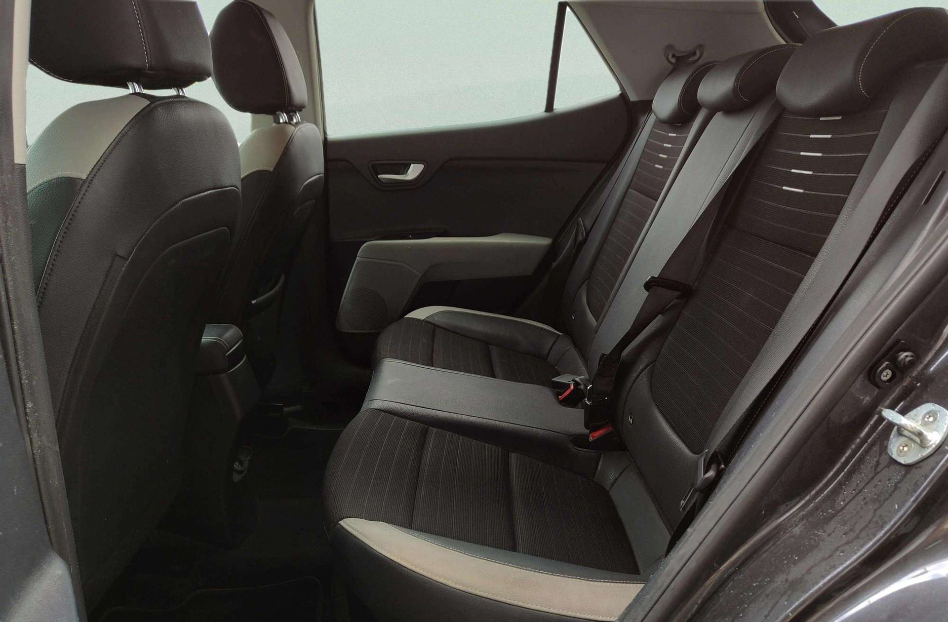 Kia Stonic 1.0 T-GDi Tech DCT - foto 15
