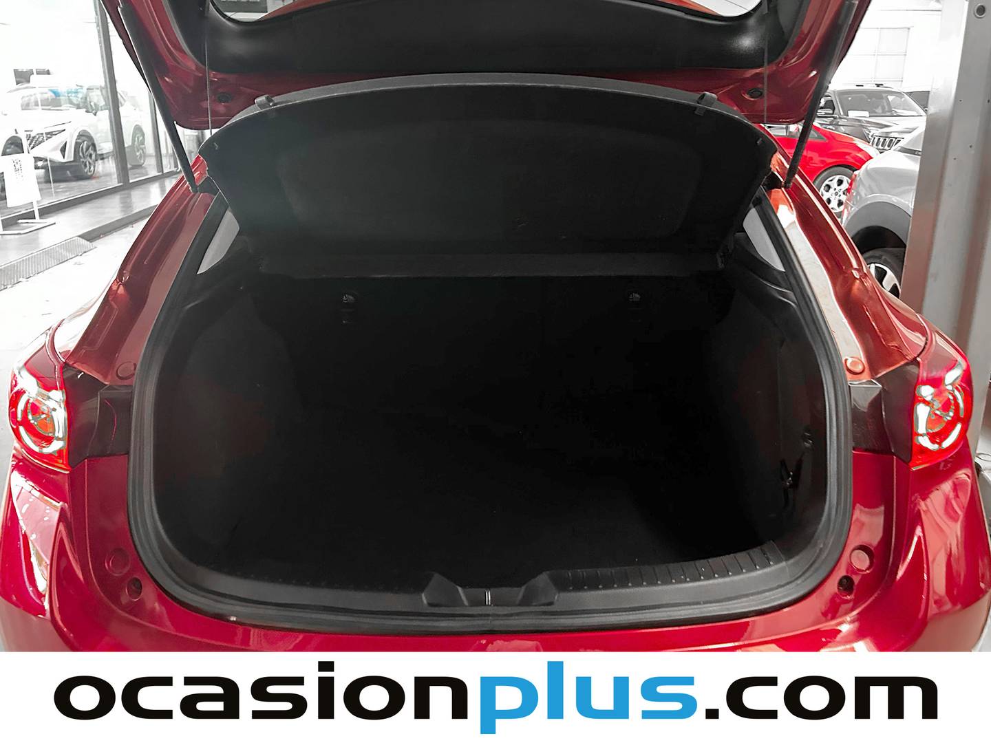 Fotos maletero Mazda Mazda3 Mazda Mazda 3 1.5 DE Luxury (105 CV)