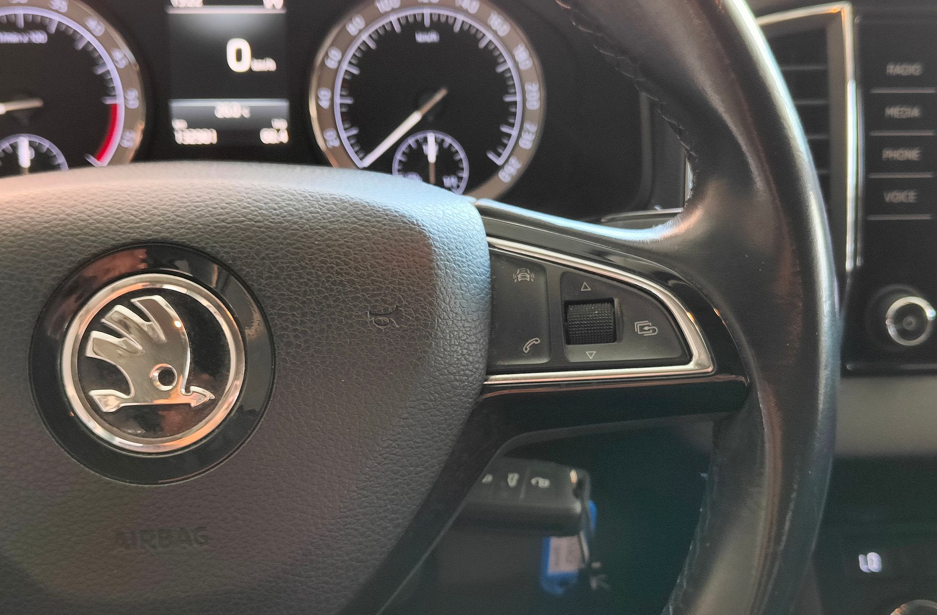 Škoda Karoq 1.6 TDI Ambition - foto 30
