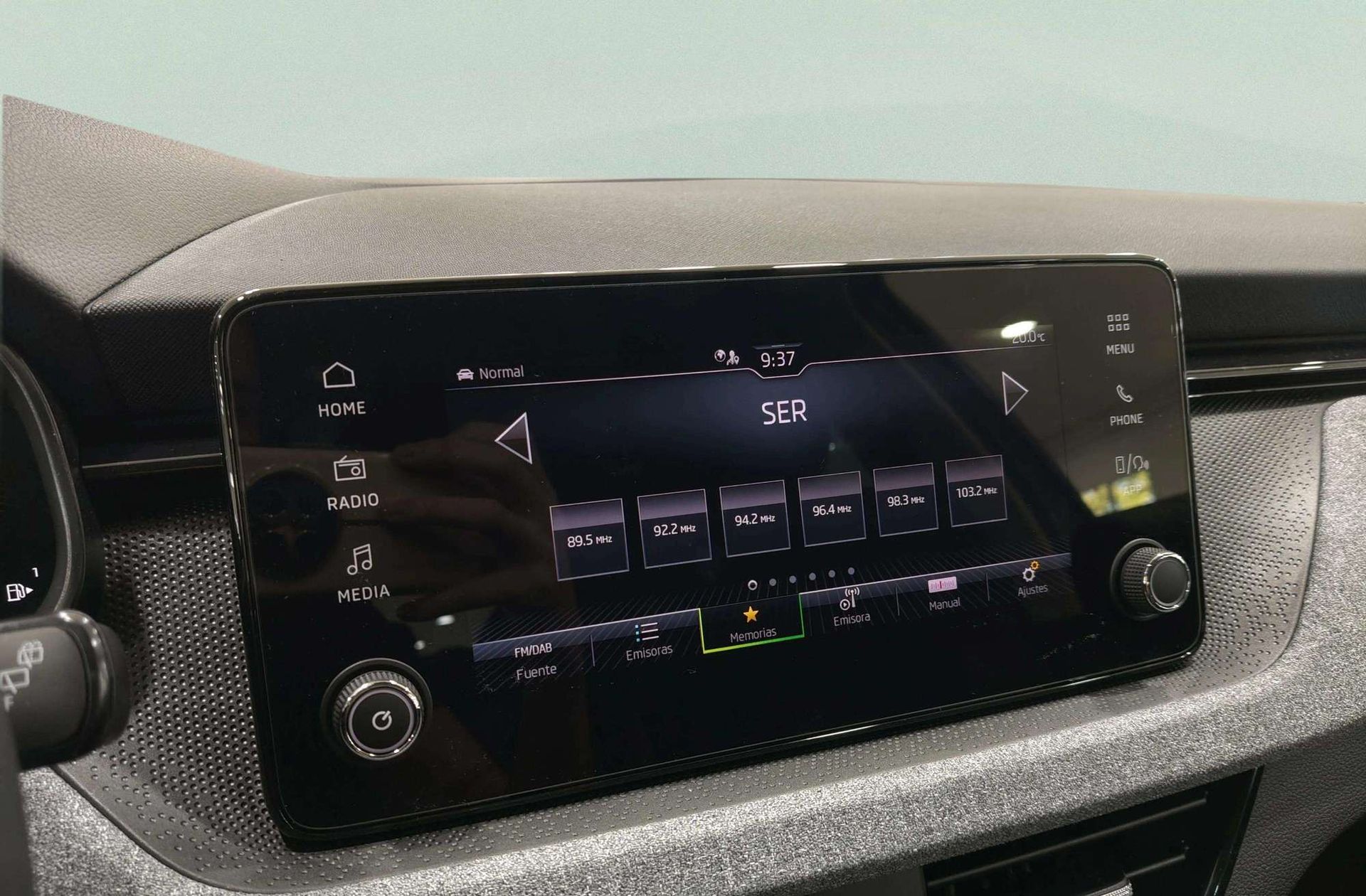 Škoda Kamiq 1.0 TSI Selection DSG - foto 35