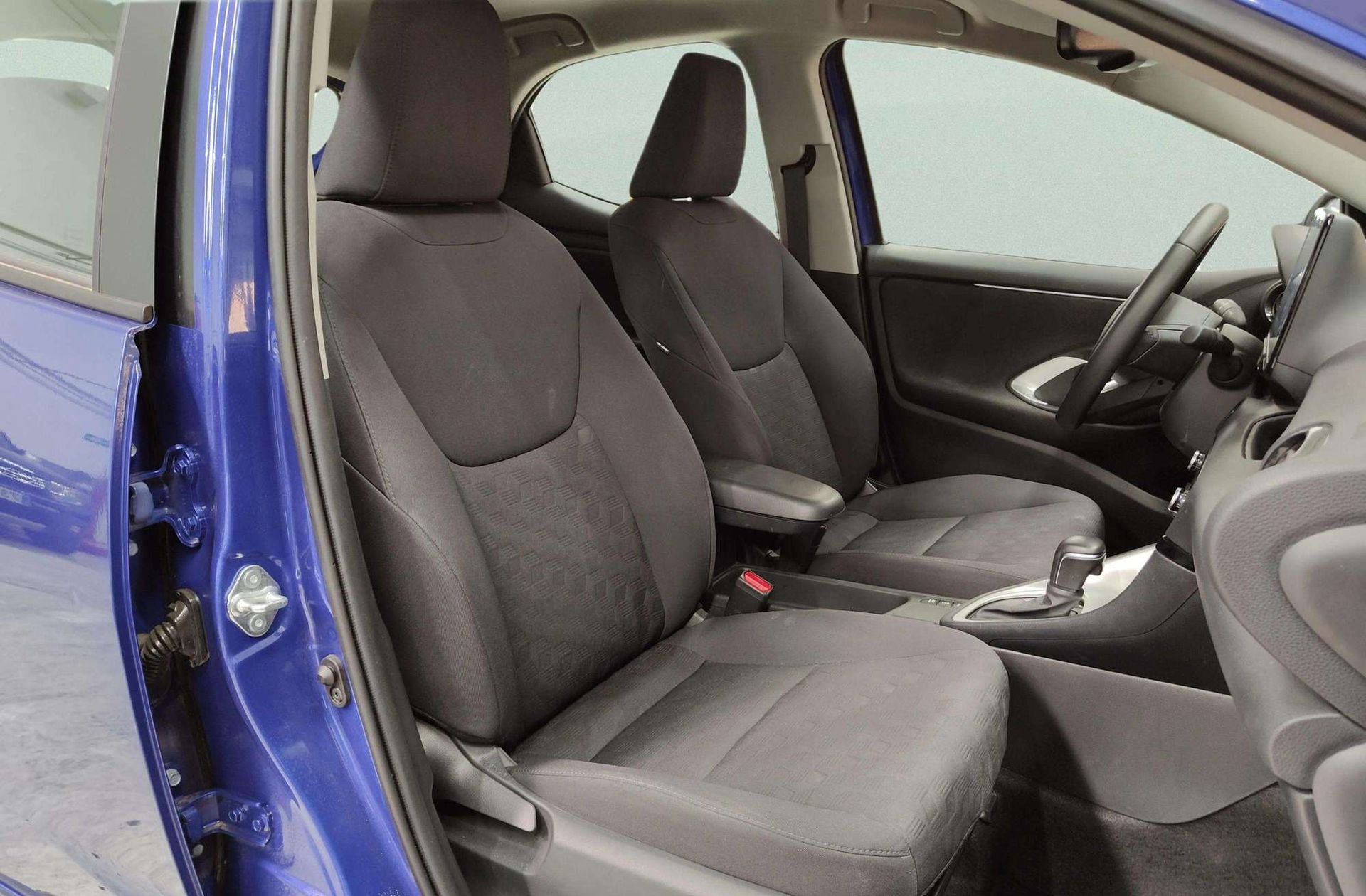 Toyota Yaris 120H Active Plus - foto 18