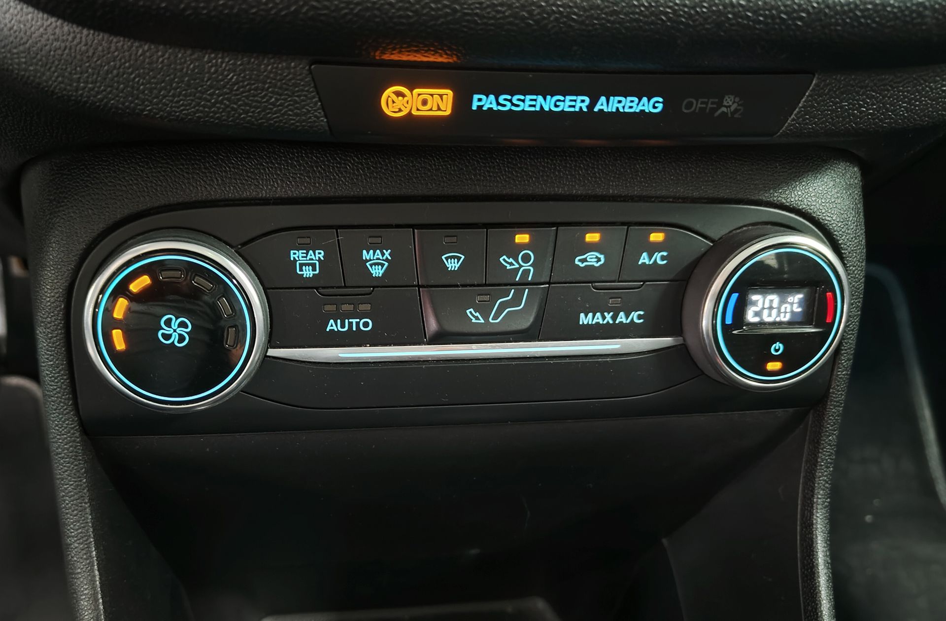 Ford Fiesta 1.0 EcoBoost Titanium - foto 28