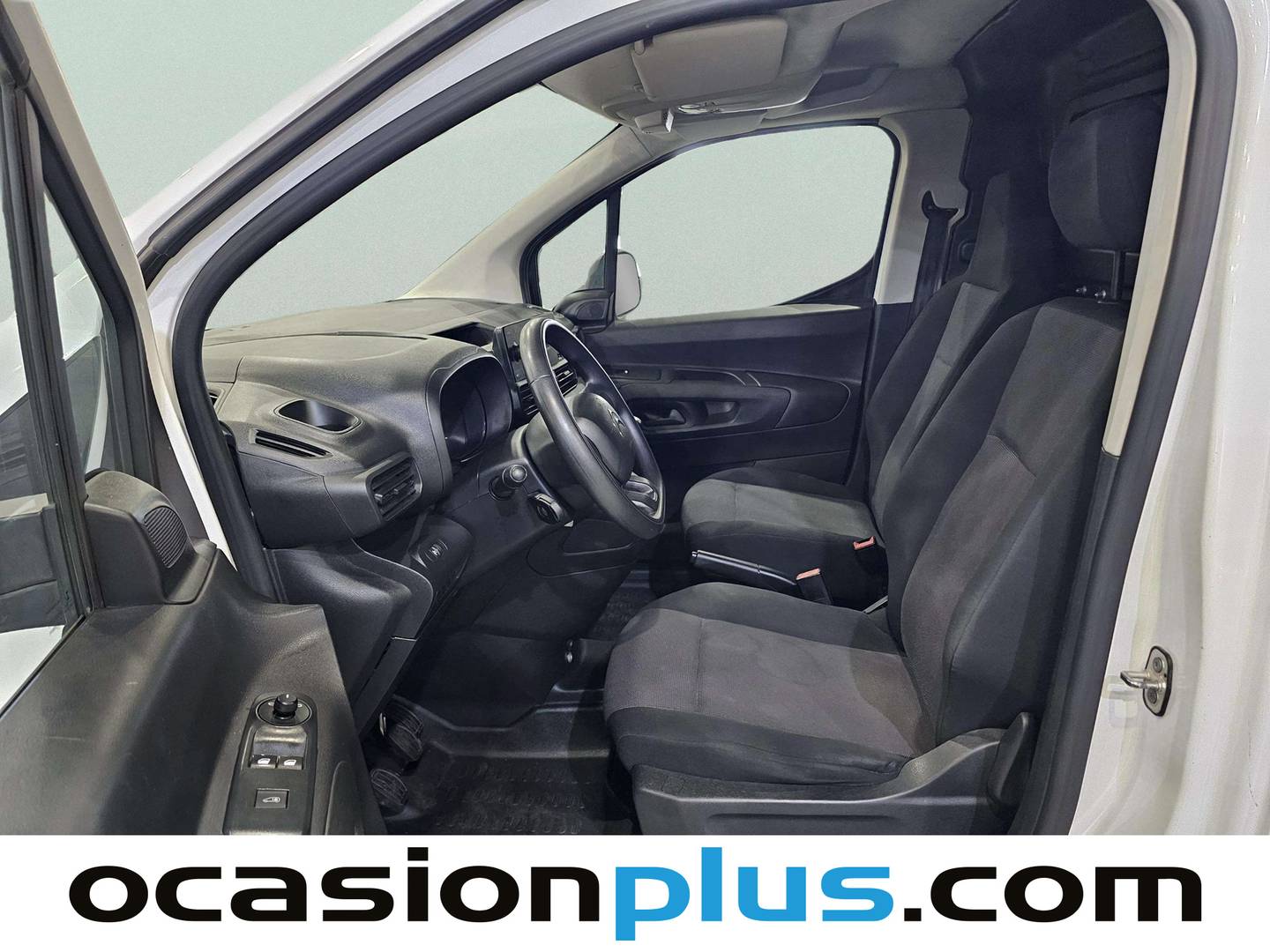 Foto asientos delanteros Citroën Berlingo Citroën Berlingo Furgon BlueHDi 100 Talla M Control (102 CV)