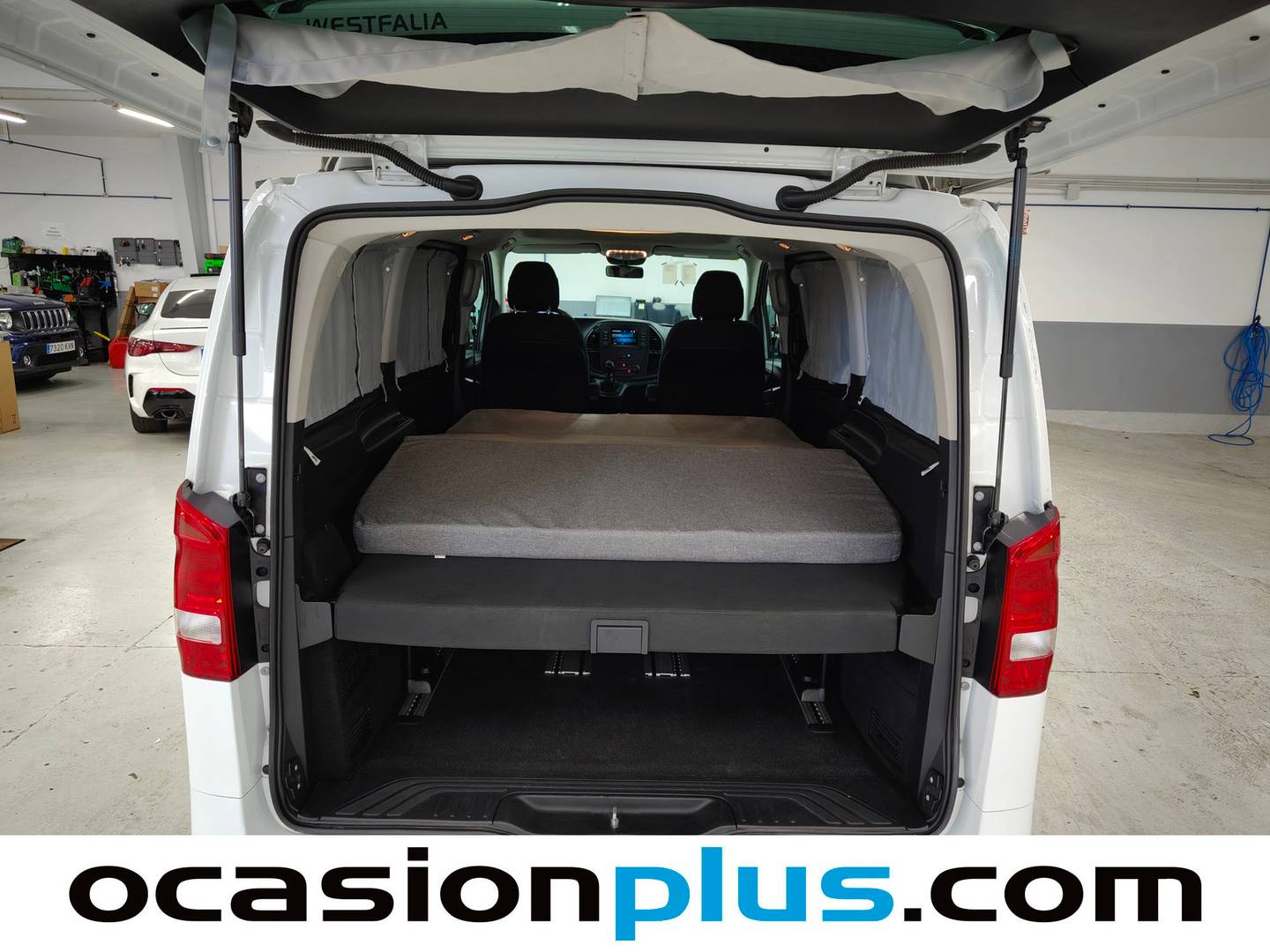 Equipamiento del Mercedes Vito Mercedes Vito 200 d Marco Polo Activity Largo (136 CV) Semi-Camperizada 5 Plazas