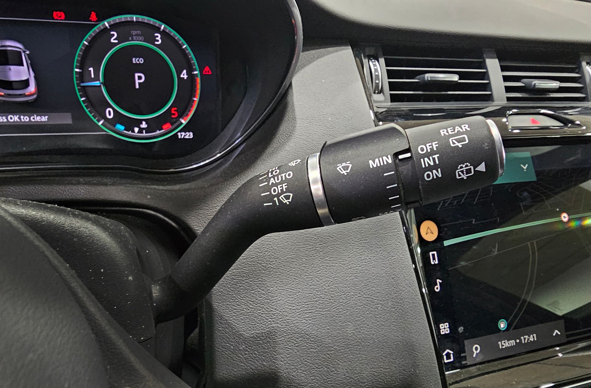Jaguar E-Pace 2.0D MHEV R-Dynamic SE 4WD - foto 31