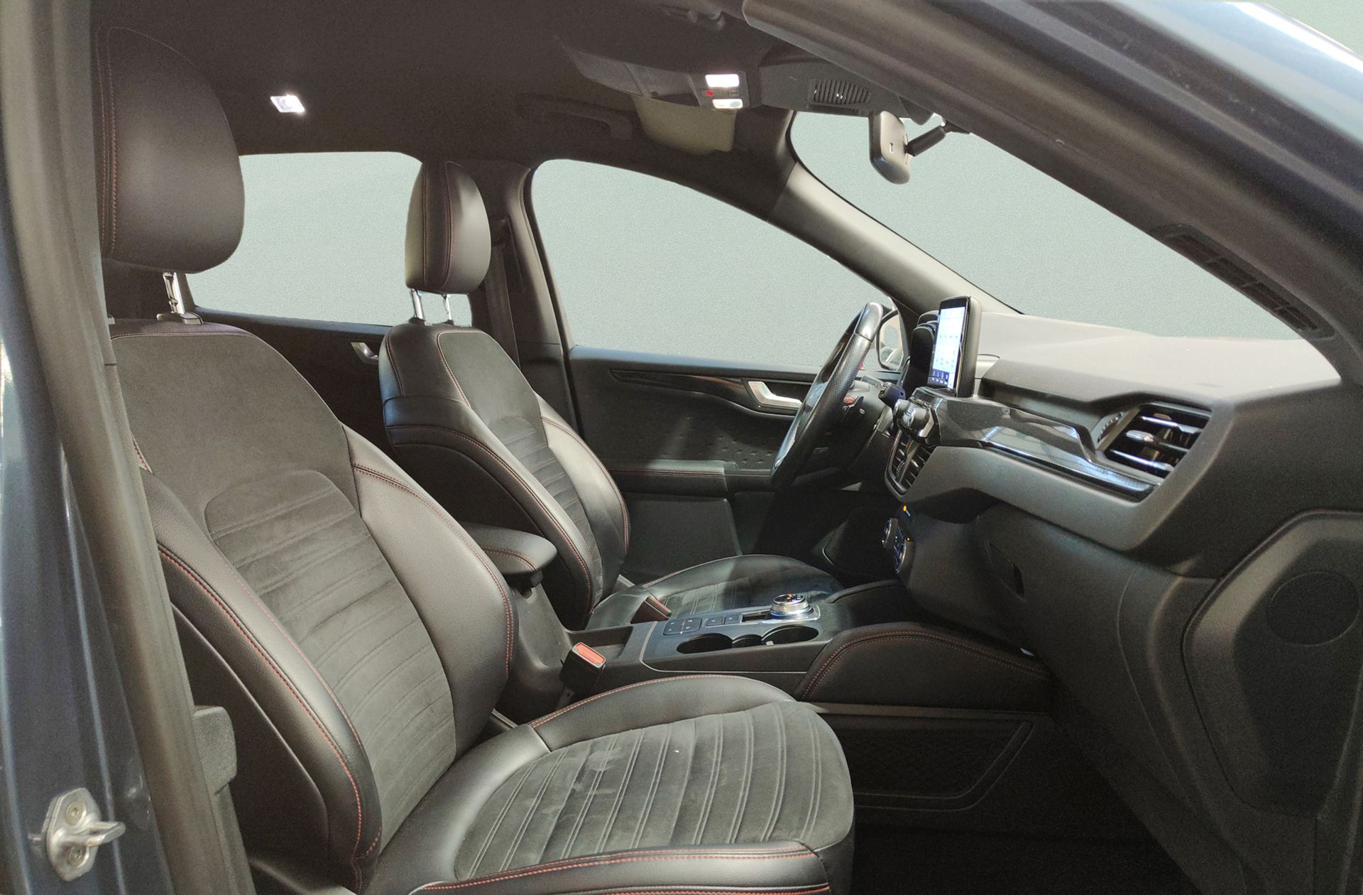 Ford Kuga 2.0 EcoBlue ST-Line X 4x4 - foto 21