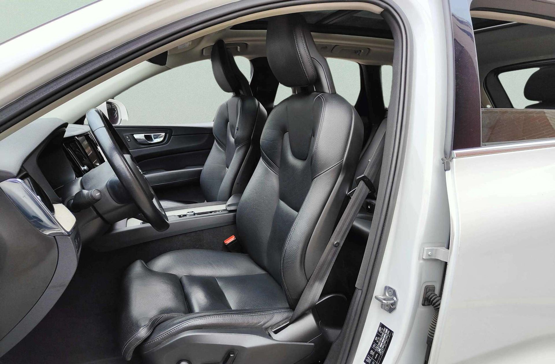 Volvo XC60 D4 Inscription AWD - foto 12