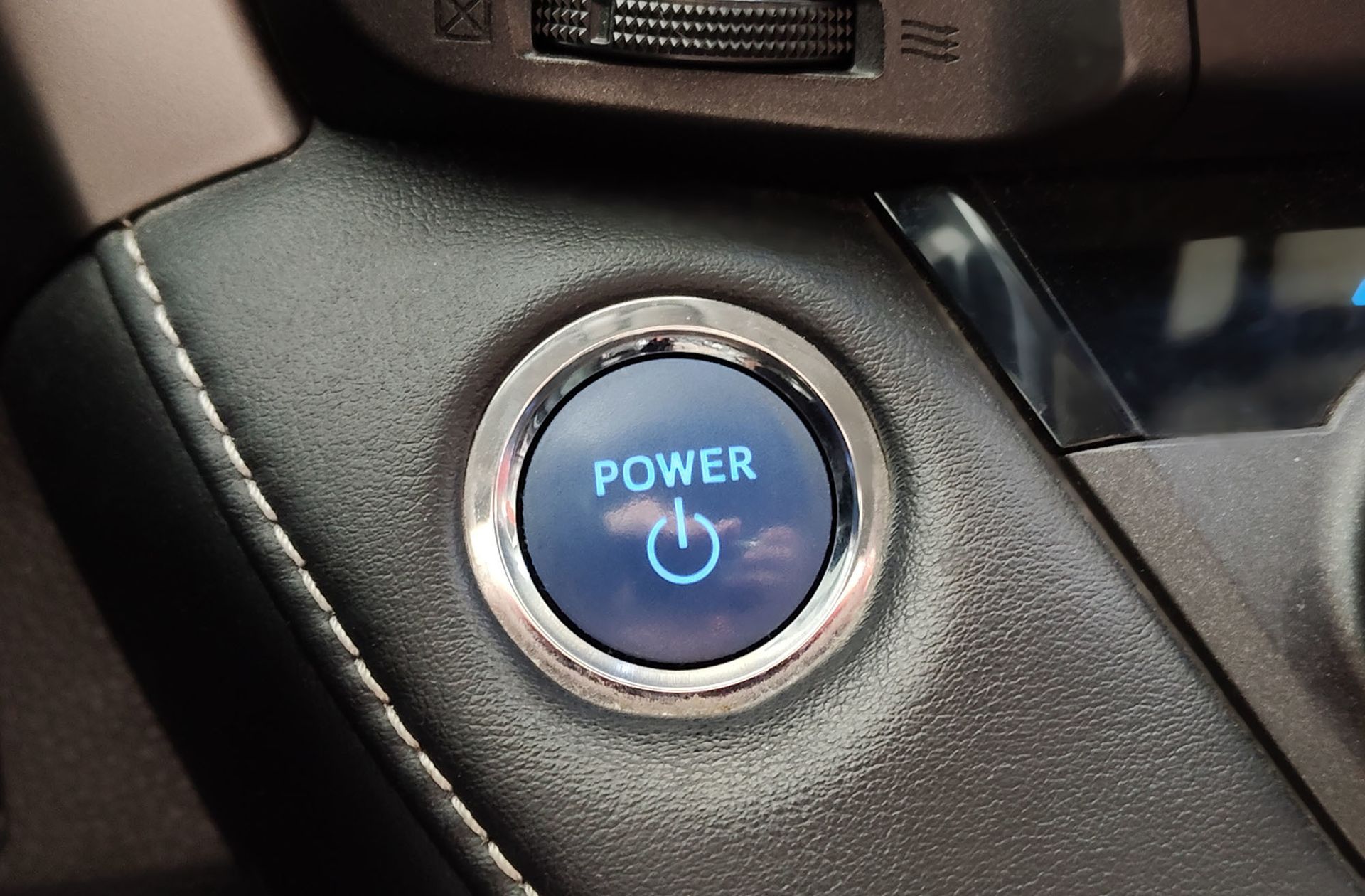Toyota RAV4 2.5l hybrid Advance Pack Drive 2WD - foto 30