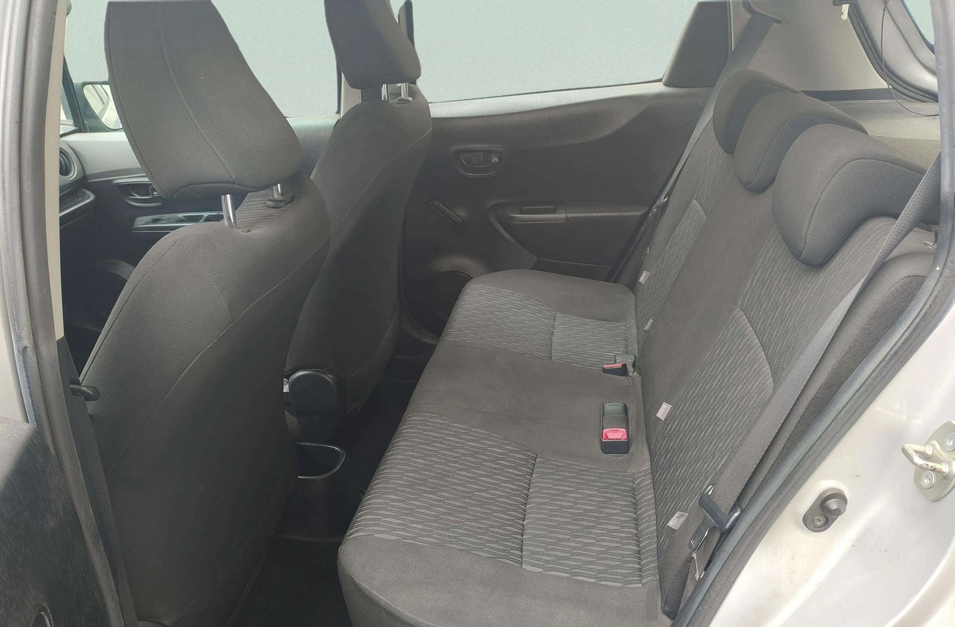 Toyota Yaris 70 Active - foto 8