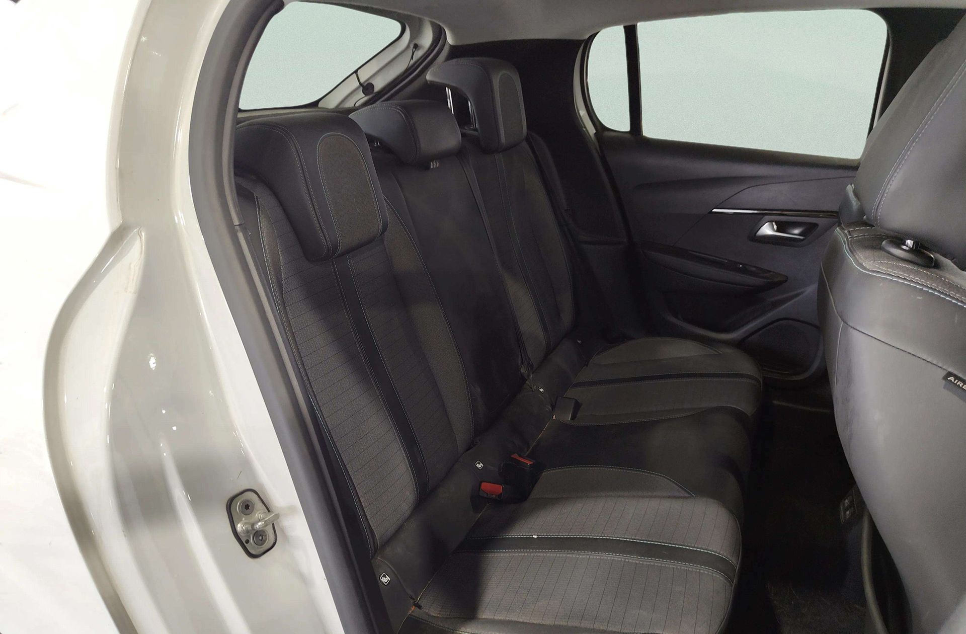 Peugeot 208 PureTech 100 Allure EAT8 - foto 16