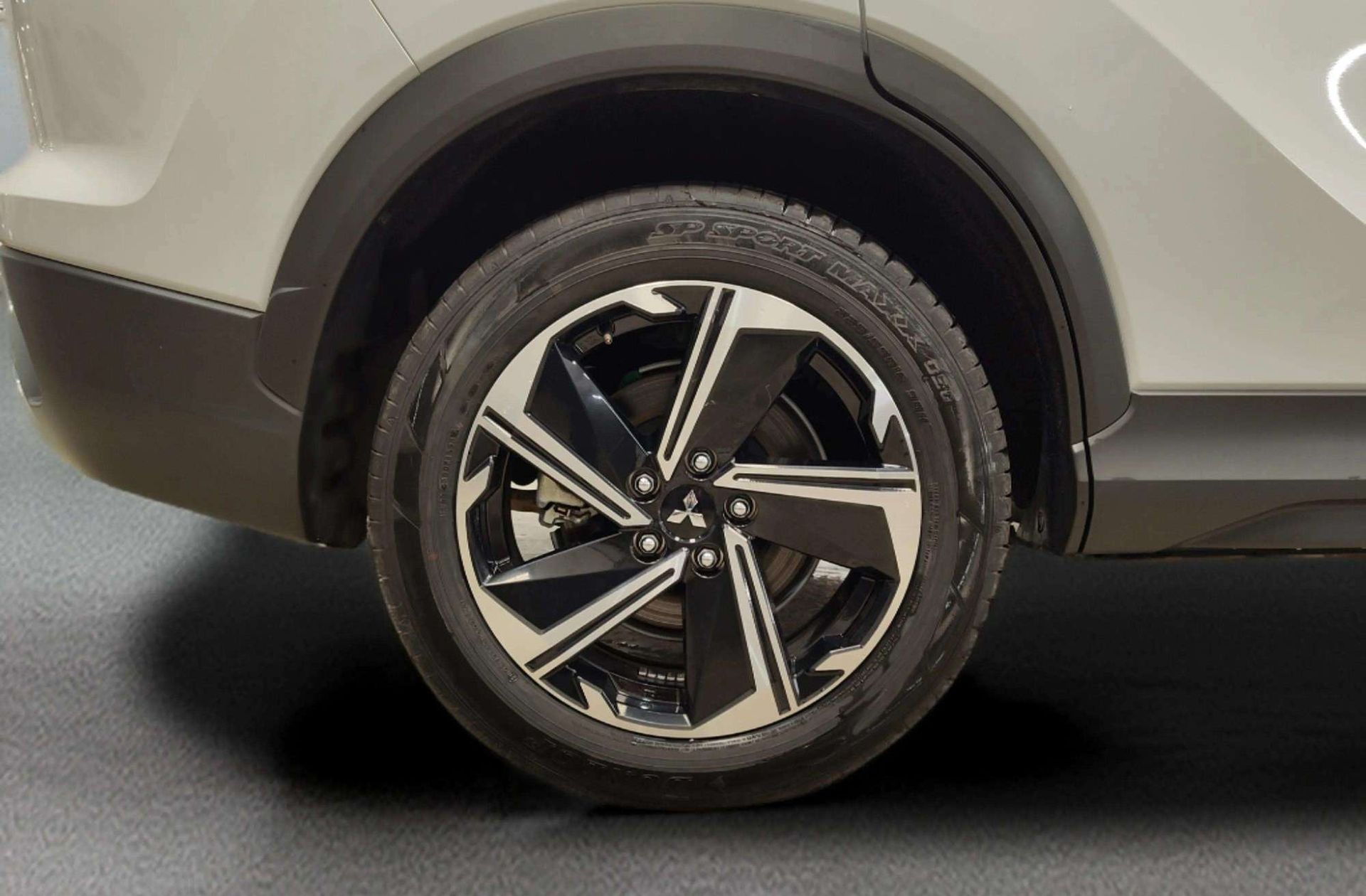 Mitsubishi Eclipse Cross 2.4 PHEV Kaiteki 4WD - foto 38