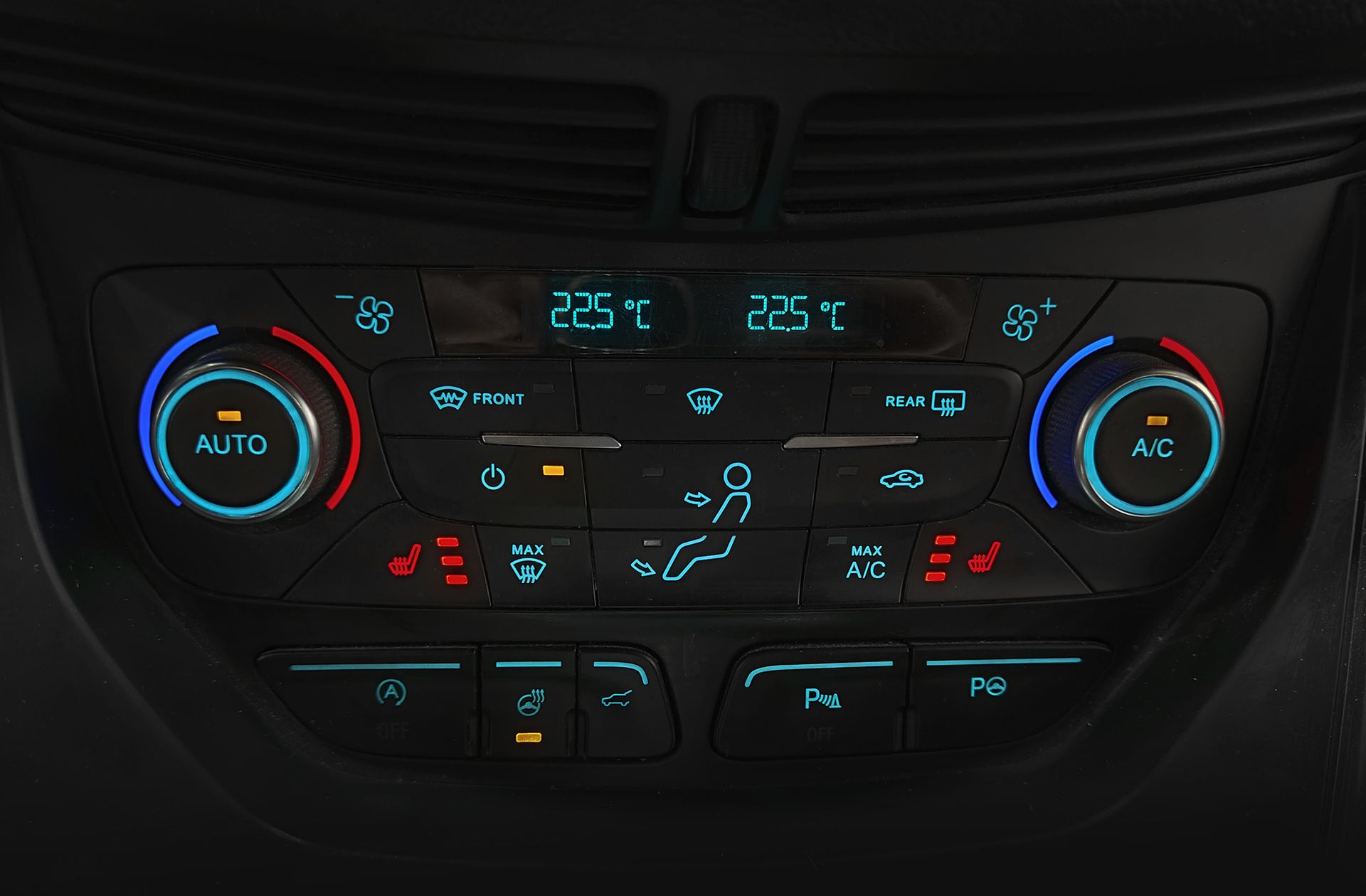 Ford Kuga 1.5 EcoBoost ST-Line 4x2 - foto 34