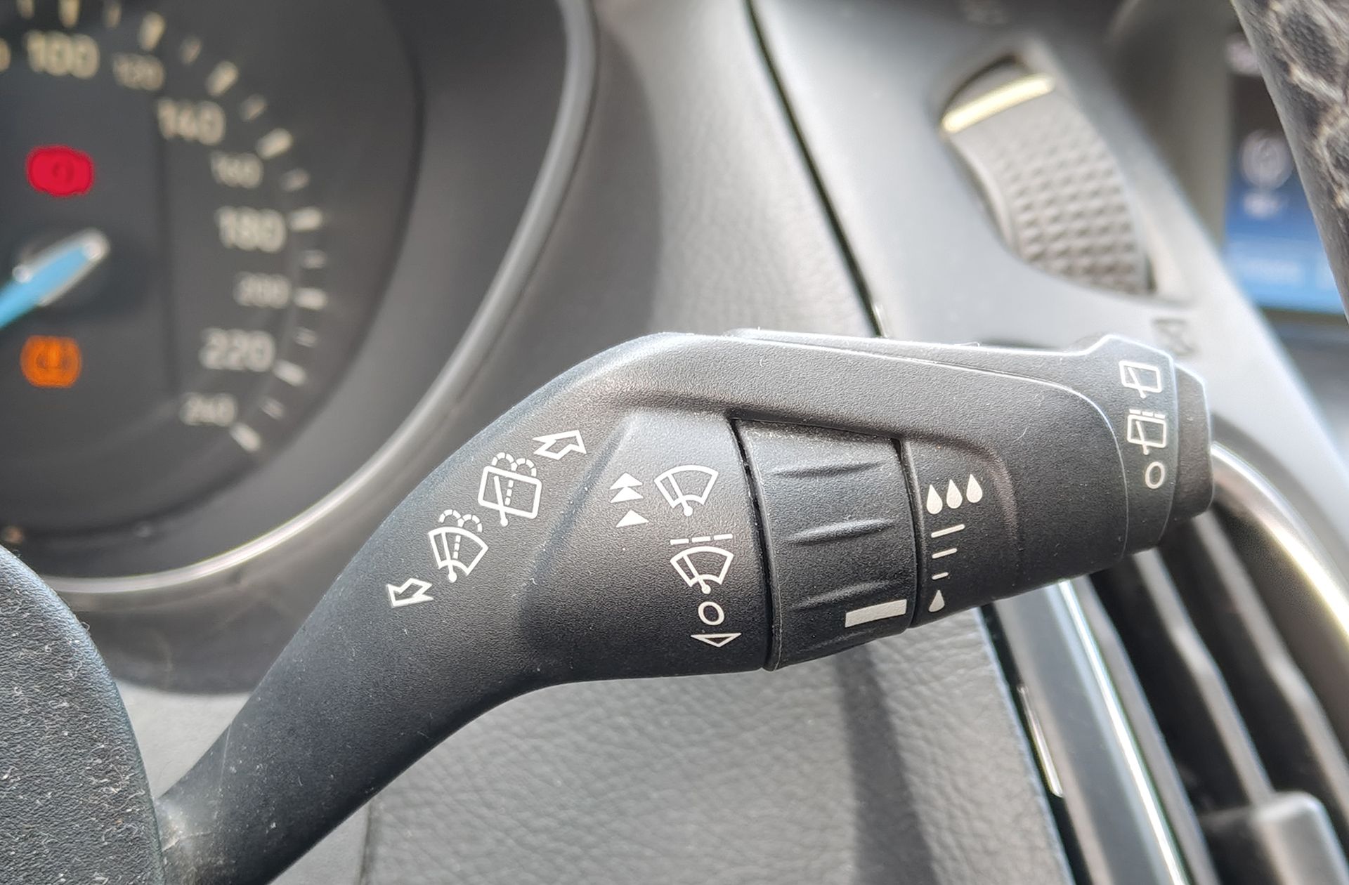 Ford Focus 1.0 EcoBoost Trend+ - foto 24
