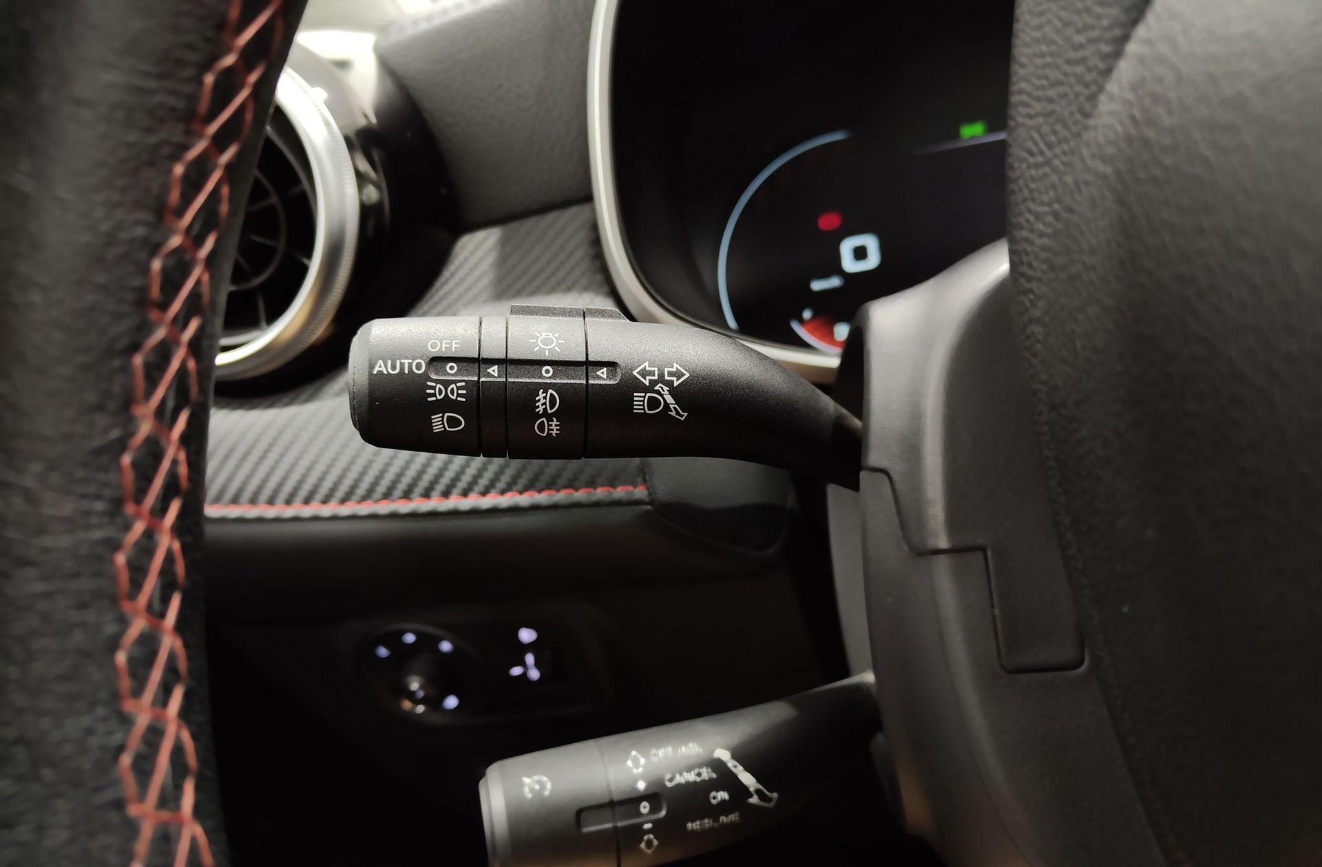 MG ZS 1.0T Luxury - foto 29