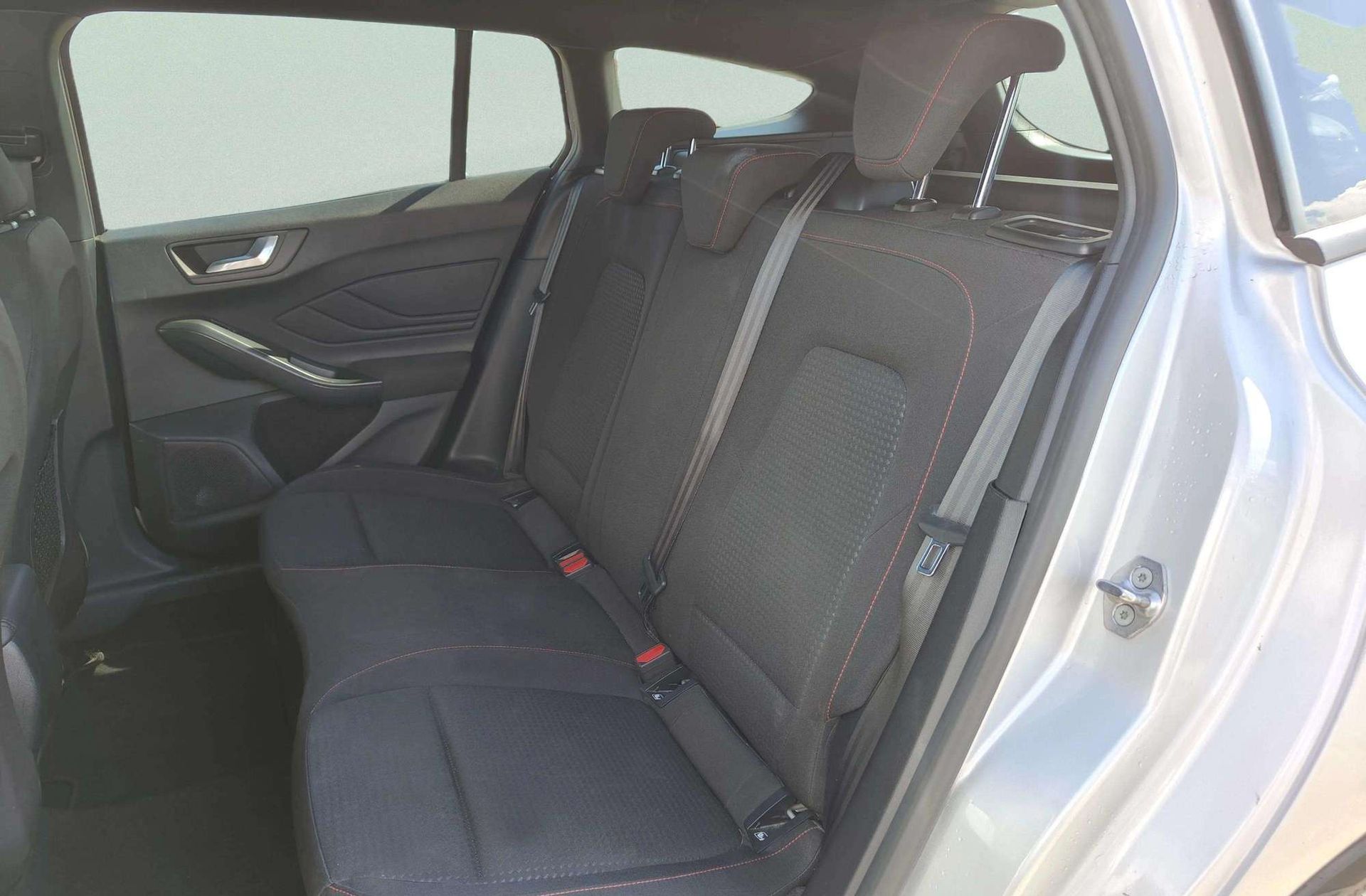 Ford Focus SportBreak 1.0 EcoBoost MHEV ST-Line - foto 17